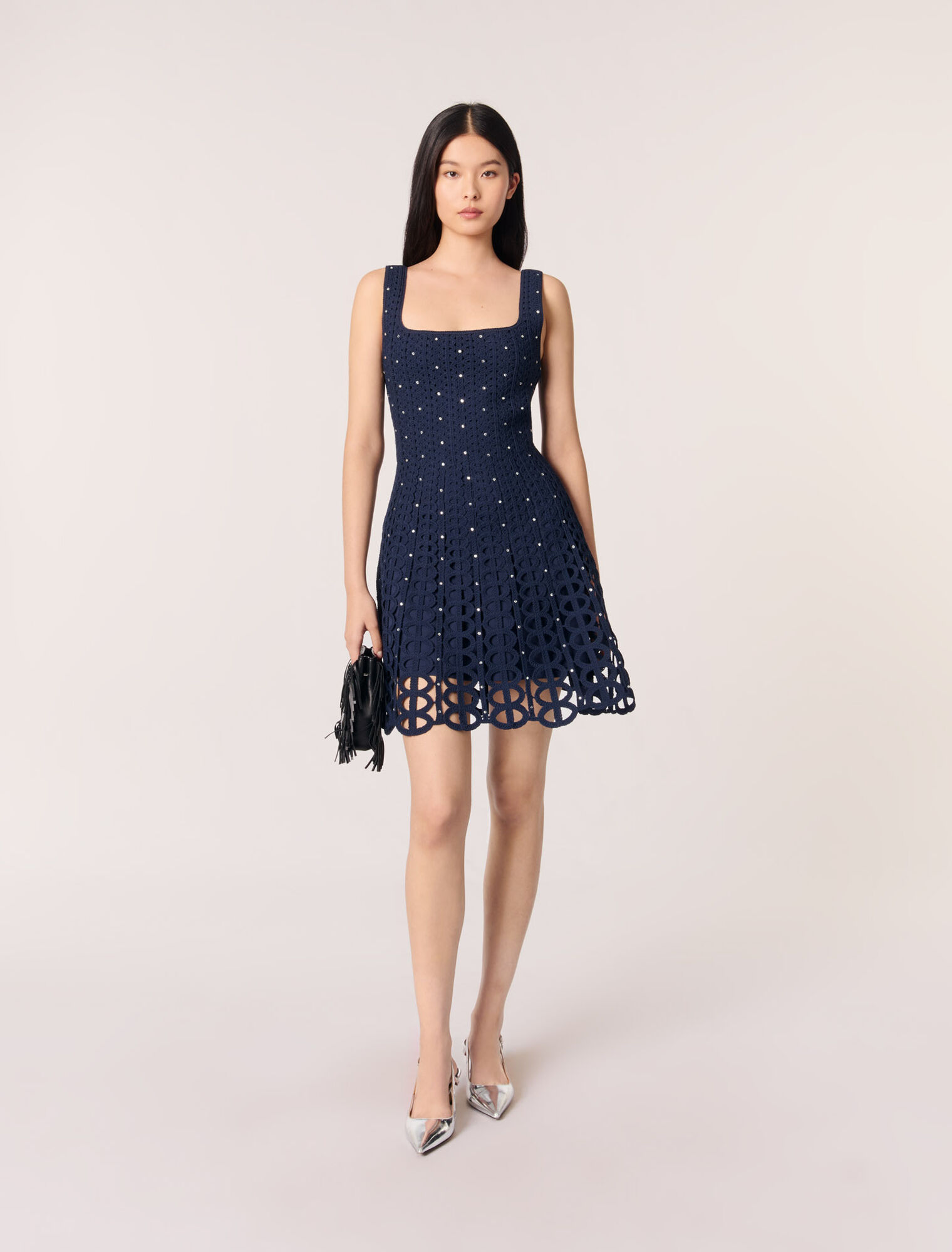 Robe courte en crochet strassée