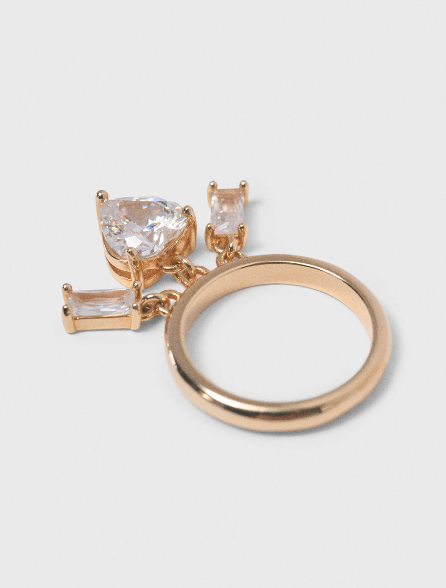 Bague dor&eacute;e &agrave; bijoux strass&eacute;s