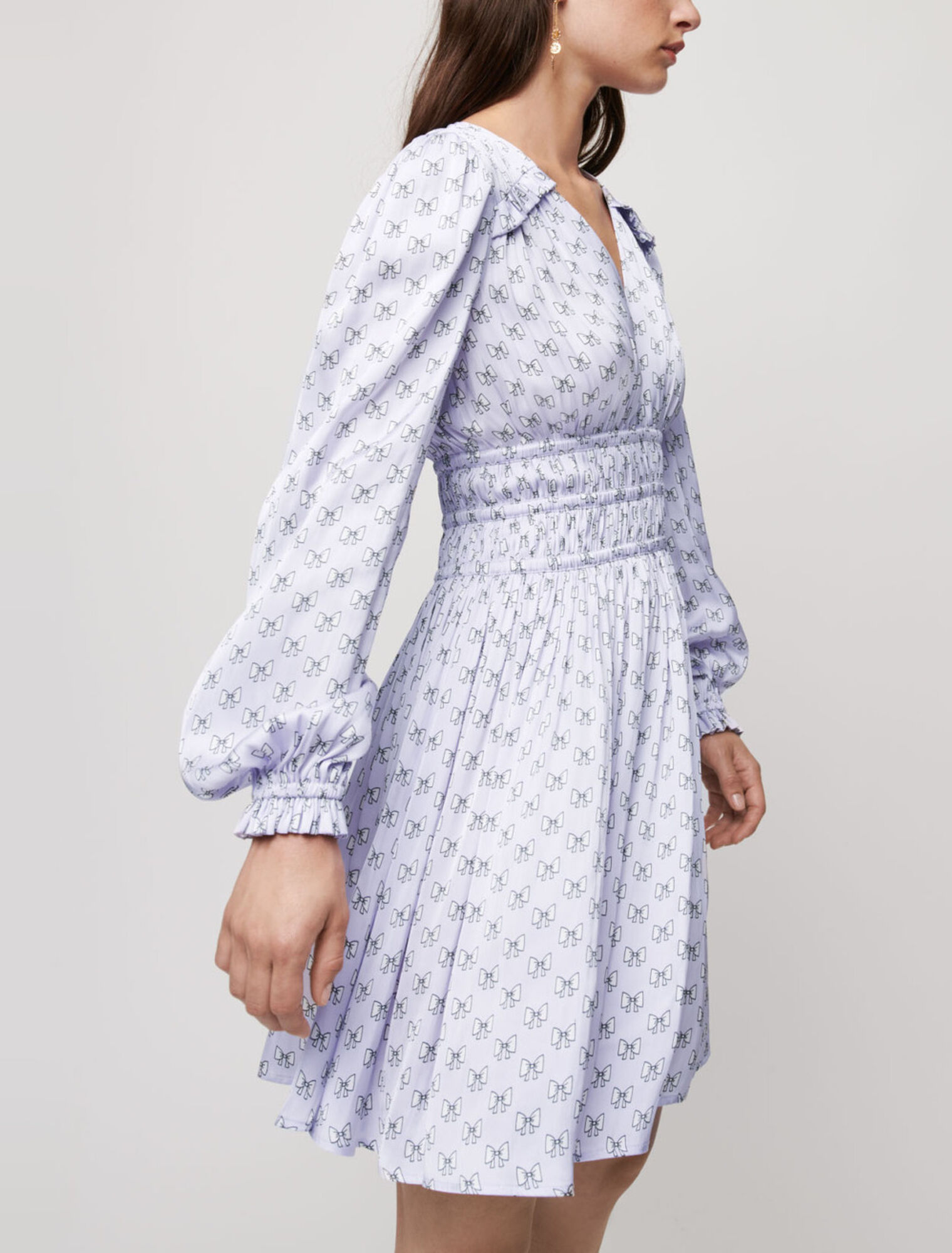 Robe en satin avec volants et smocks