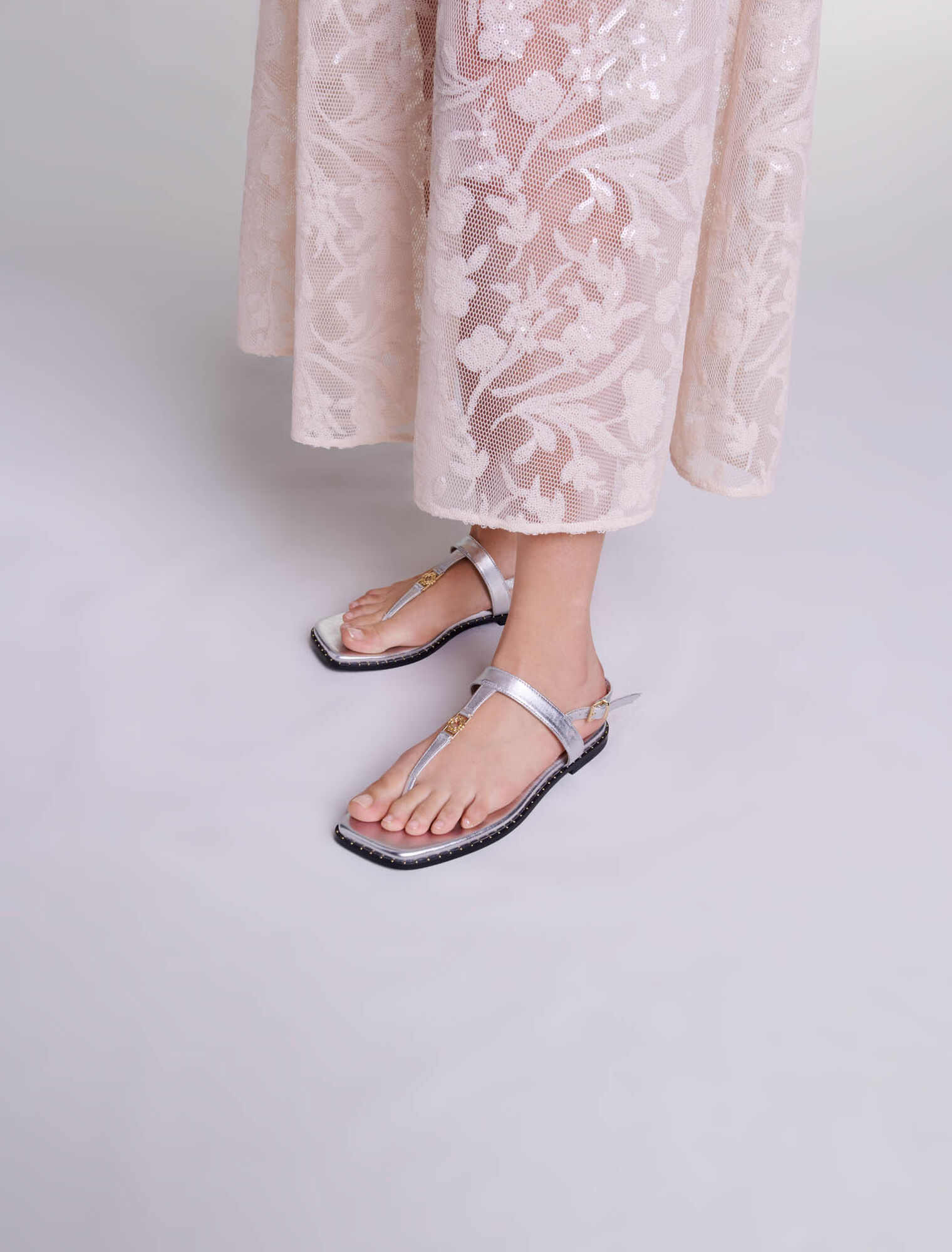 Sandales à brides argentées en cuir