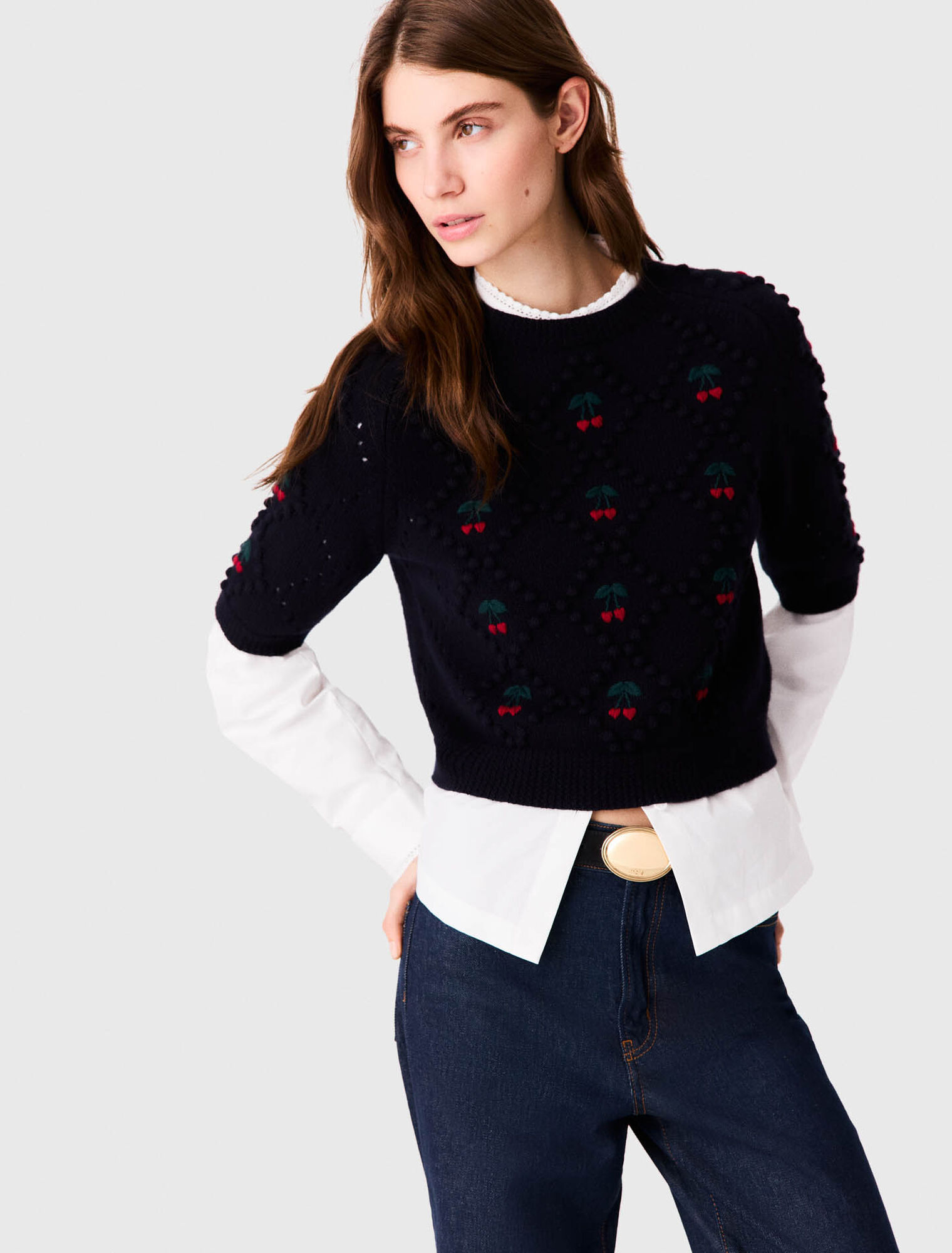 Pull avec cerises brod&eacute;es