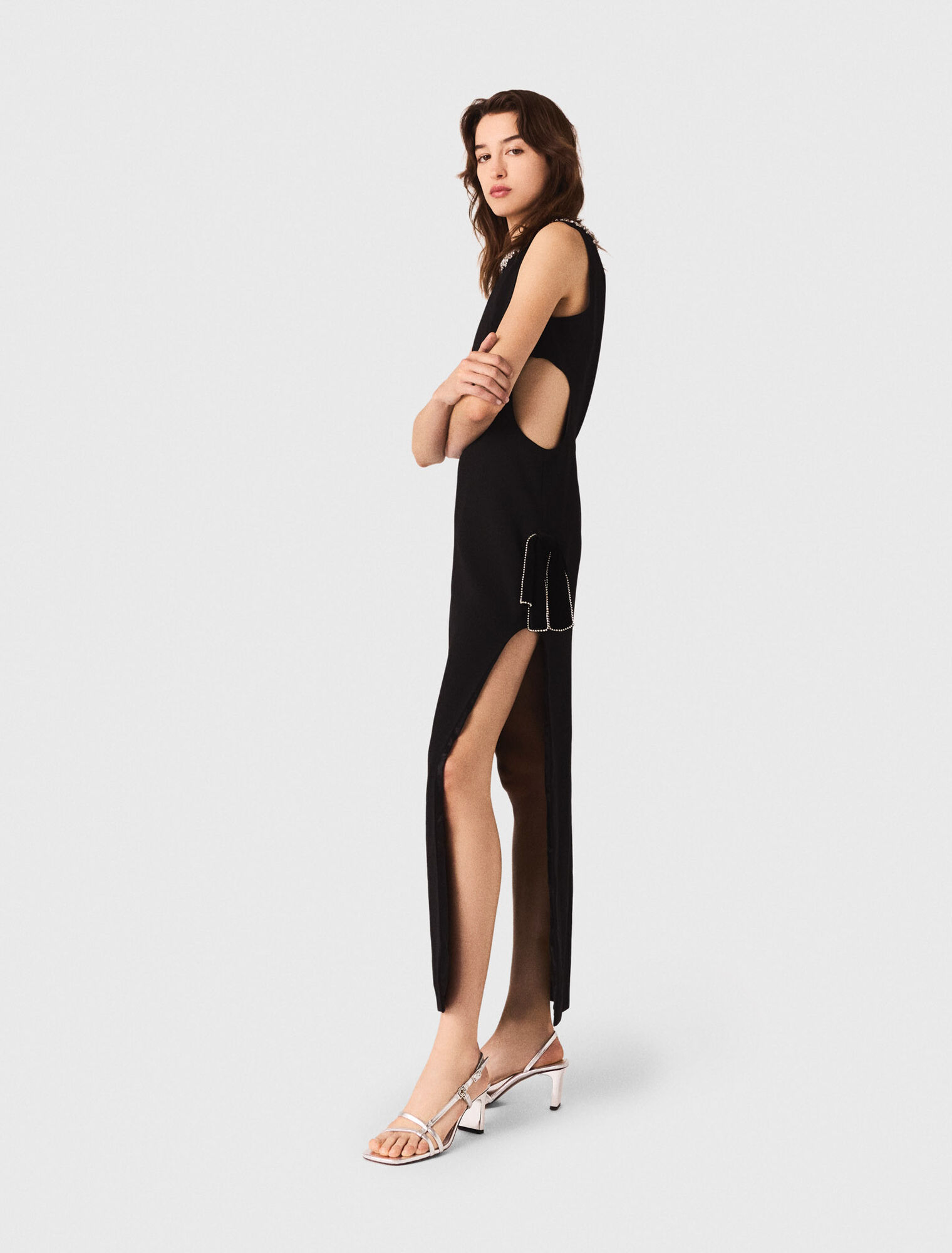Robe longue avec col bijou