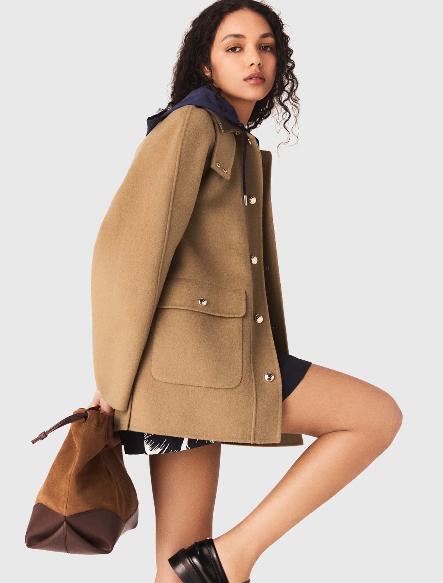 Manteau en laine &agrave; capuche amovible