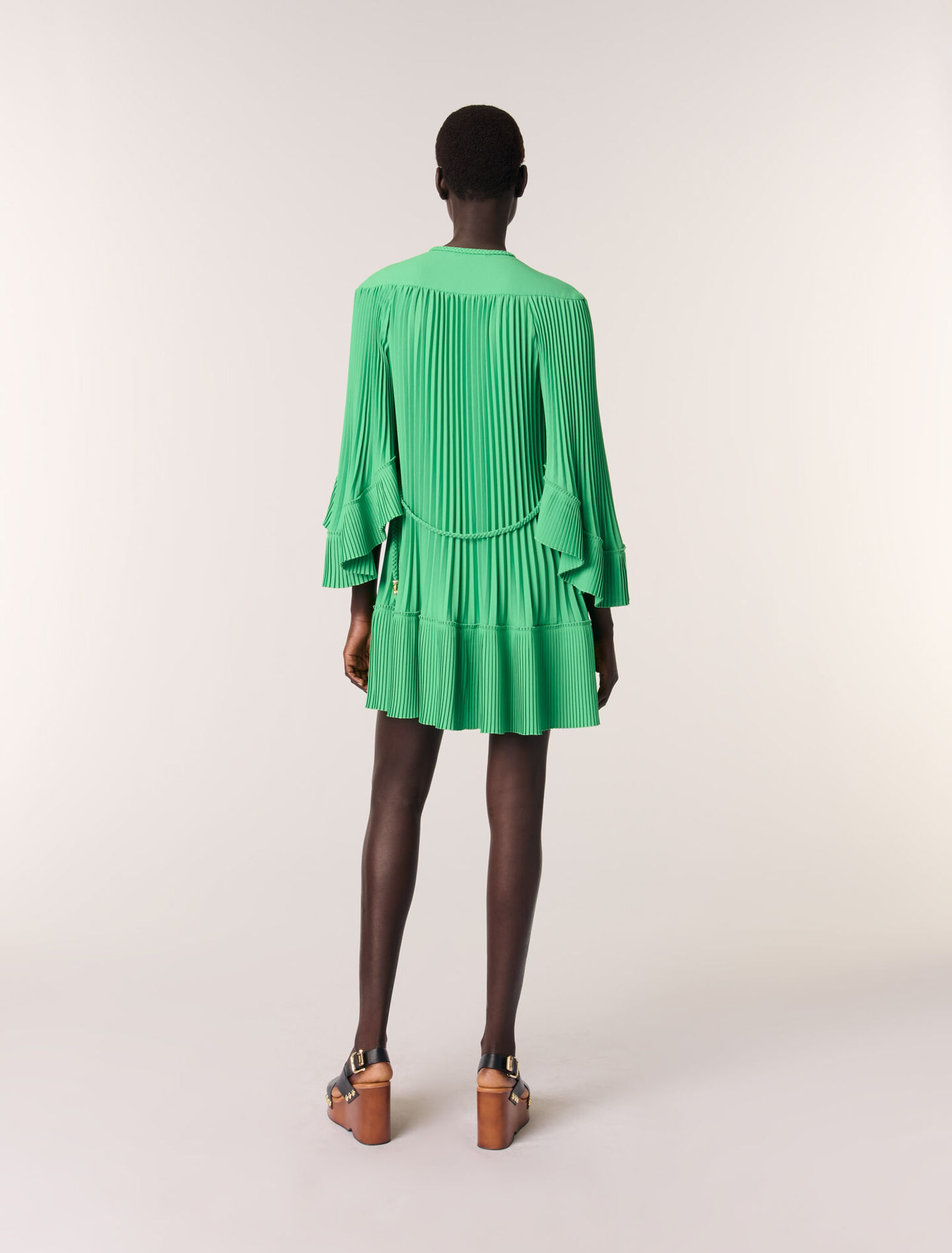 Robe courte plissée