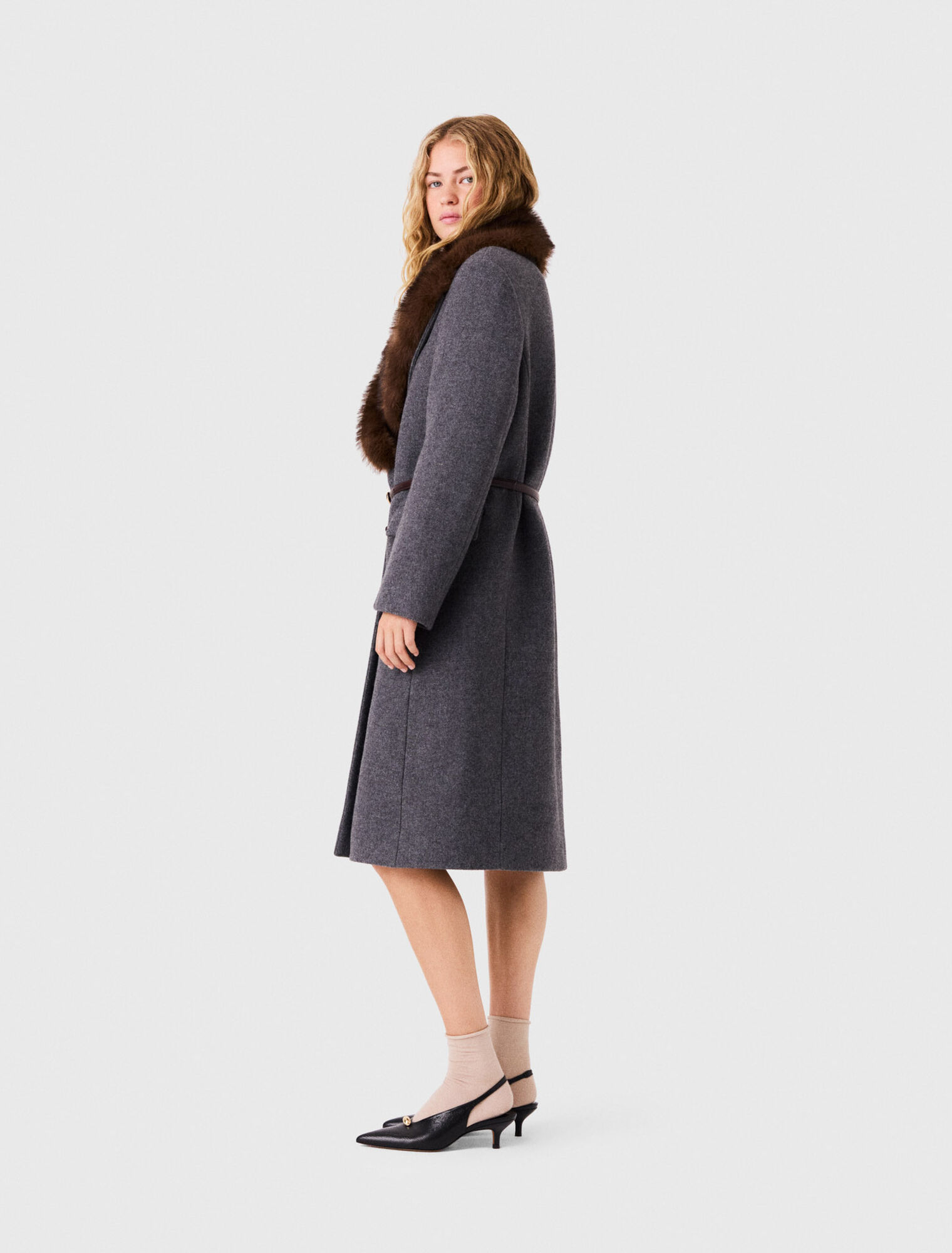 Manteau long et col fausse fourrure