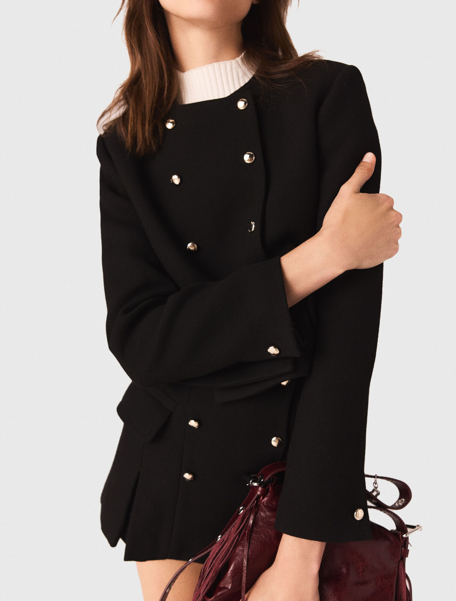 Veste courte avec boutons dorés