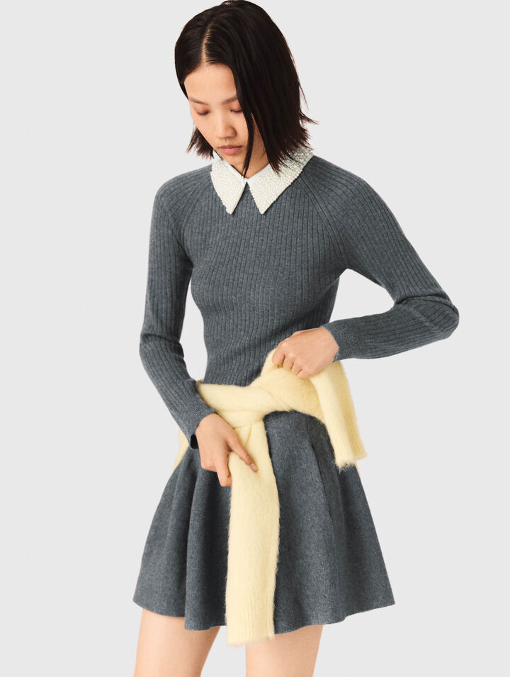 Robe courte en maille à col perlé