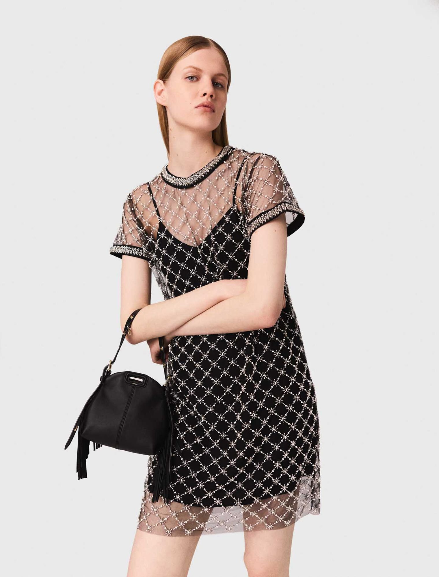 Robe courte en tulle brodé