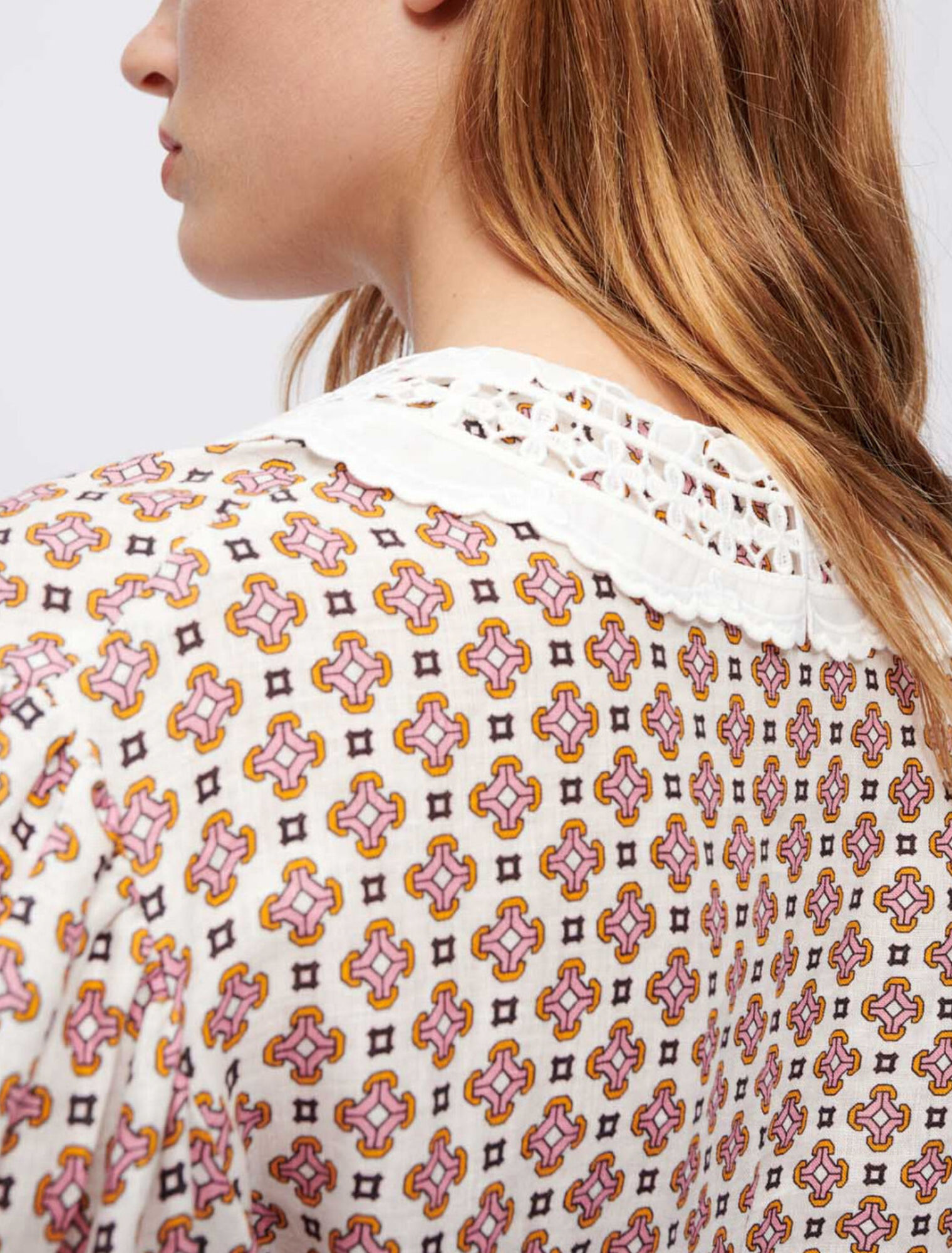Robe en lin imprimé avec un col brodé