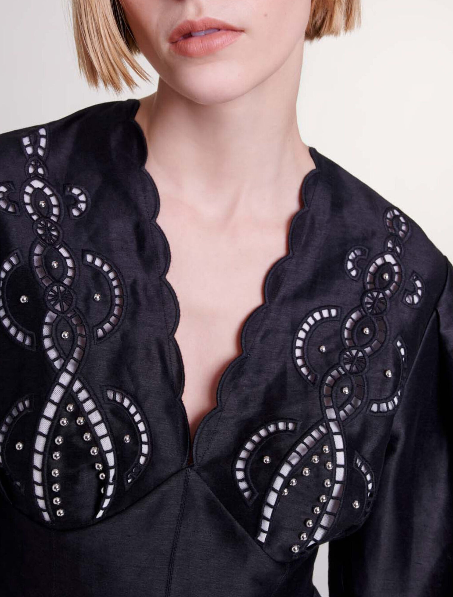 Robe courte en lin à broderies