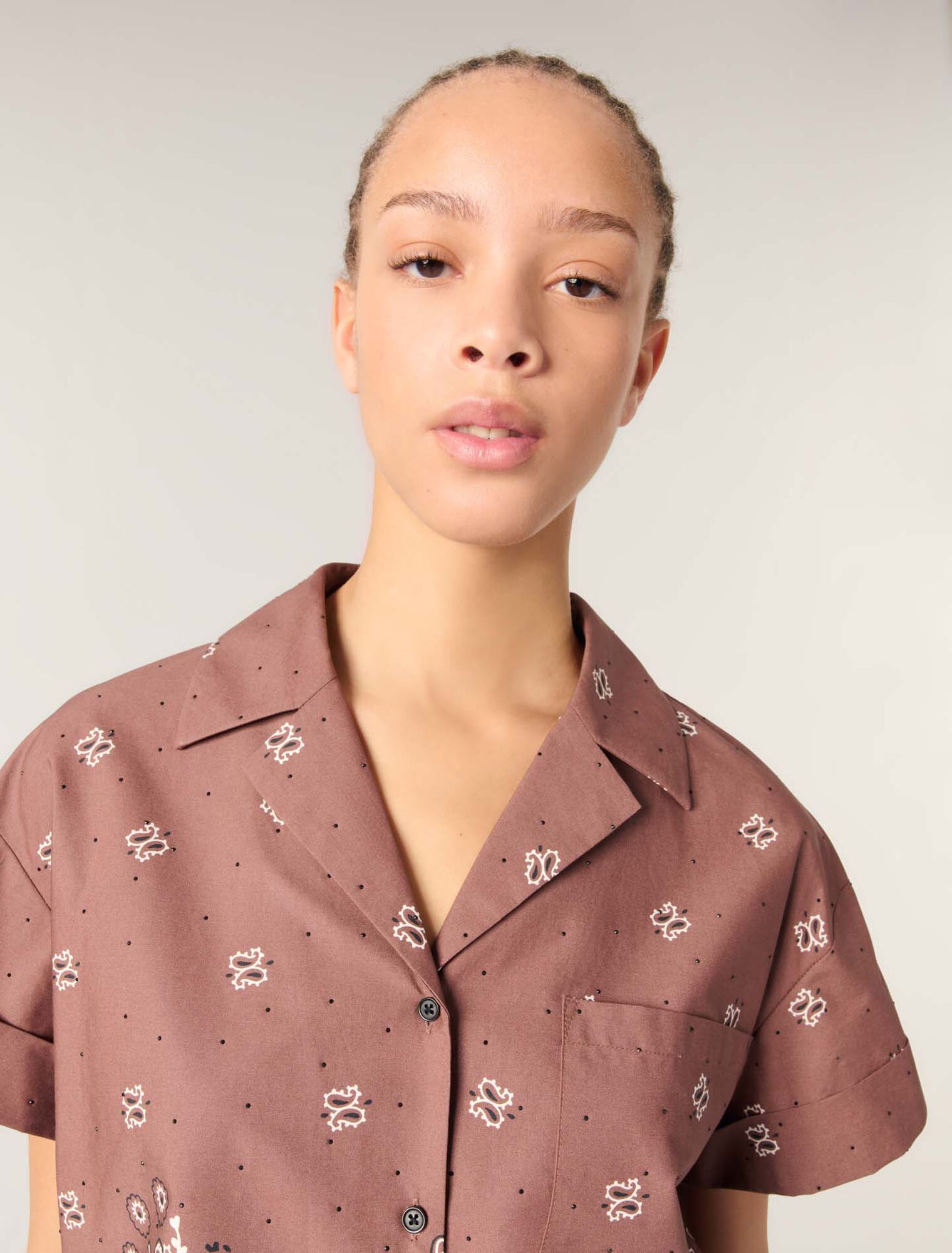 Chemise courte imprimée à strass