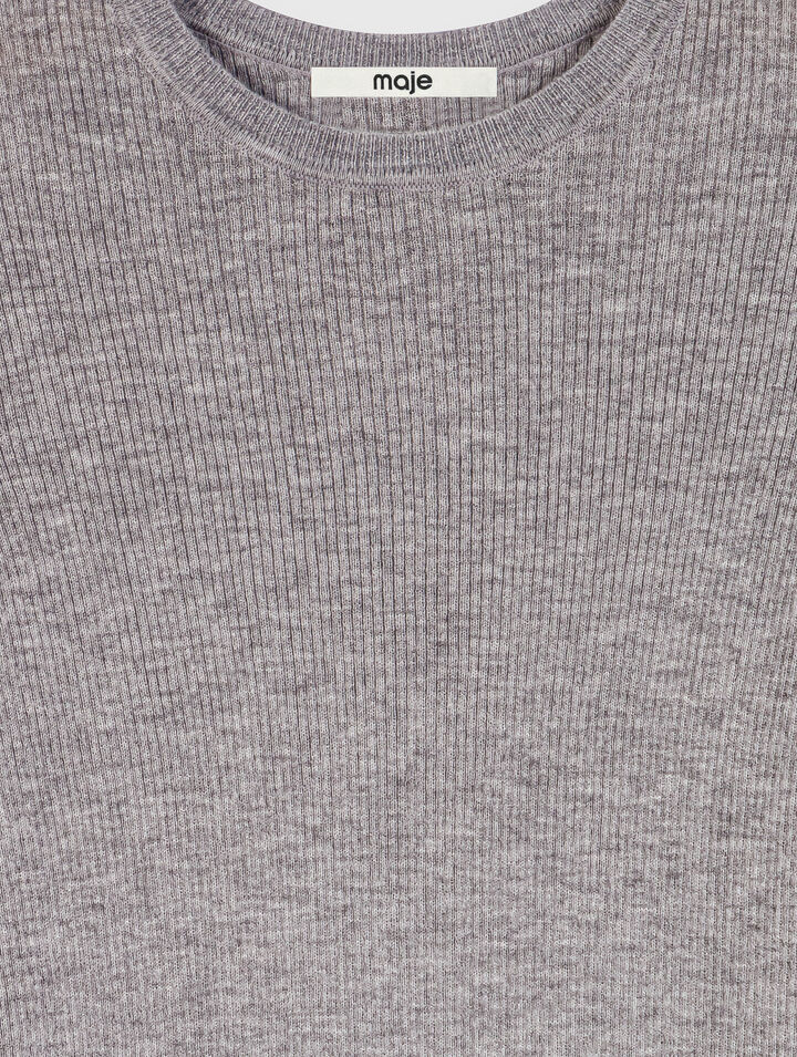 Second-skin round neck jumper
