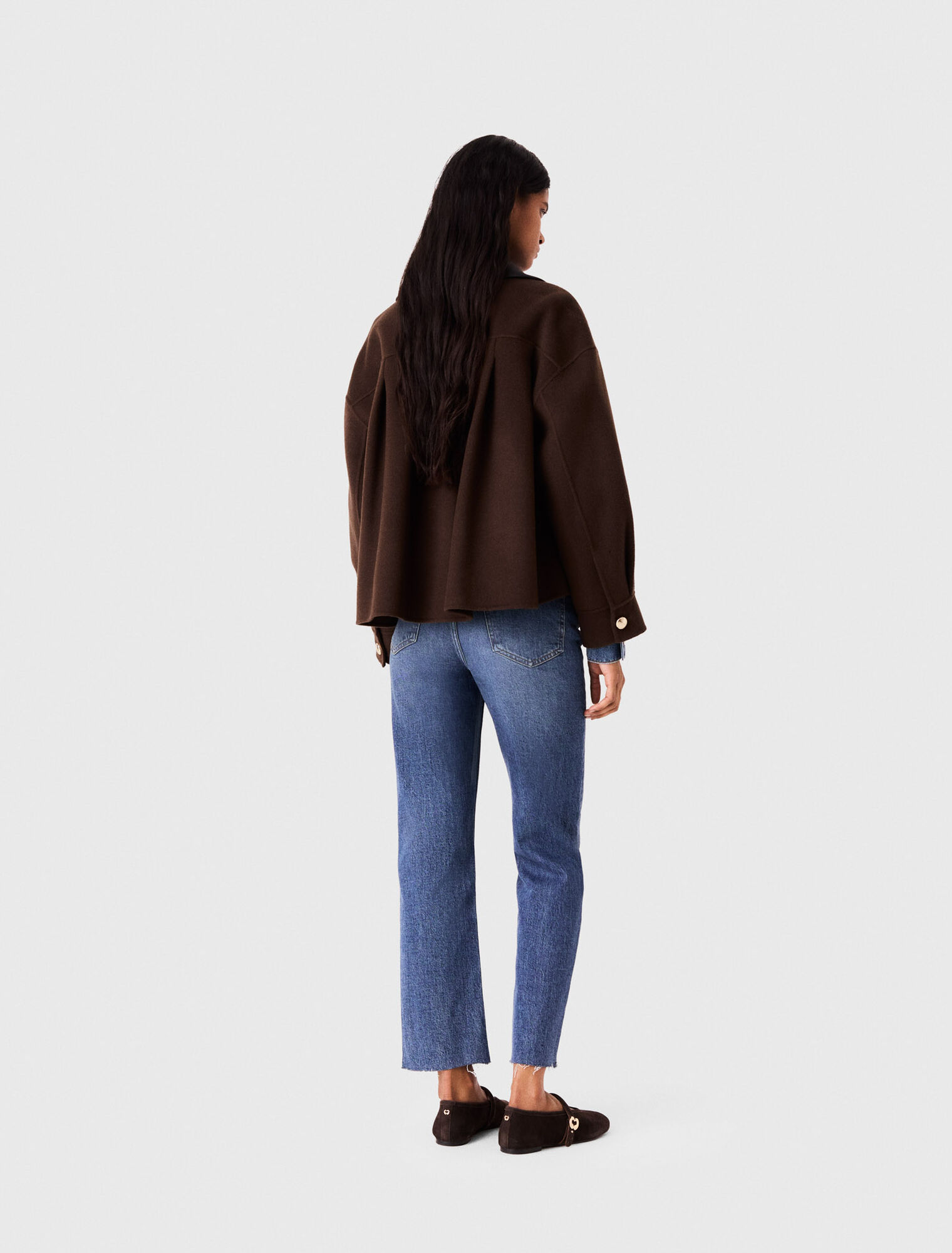 Short wool jacket with pleated back