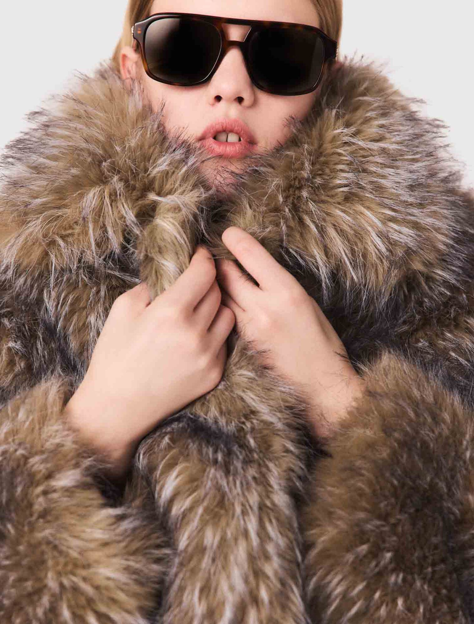 Manteau court en fausse fourrure