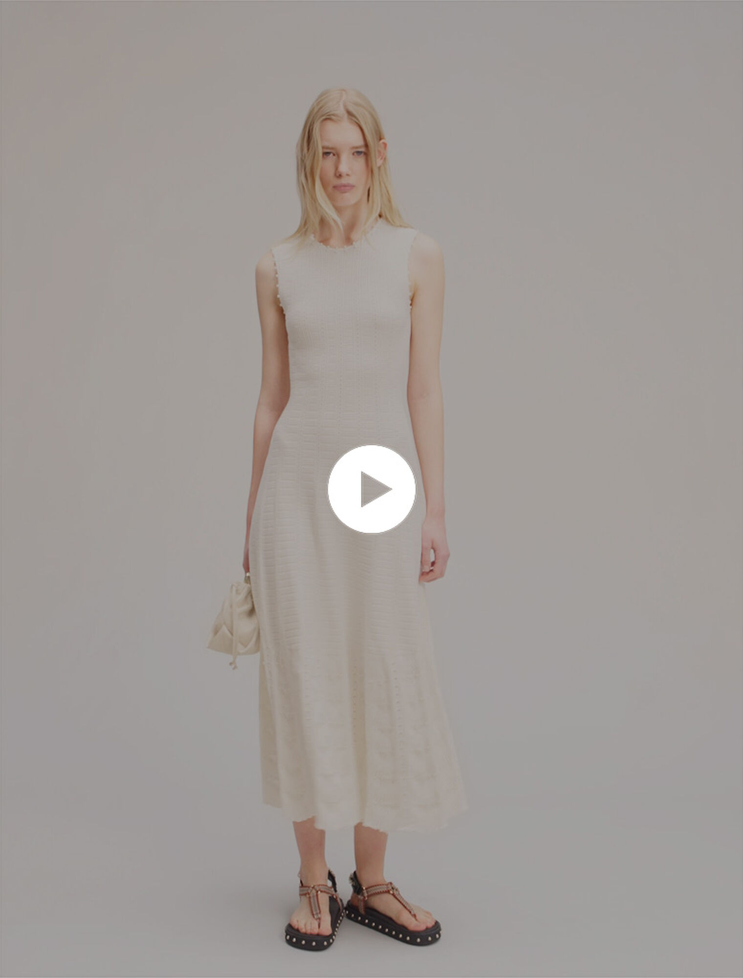 Robe en maille pointelle perlée