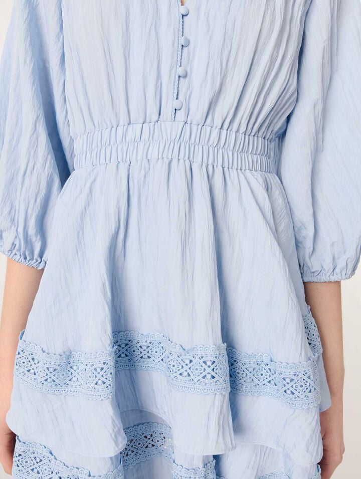 Robe à volants et détails dentelle