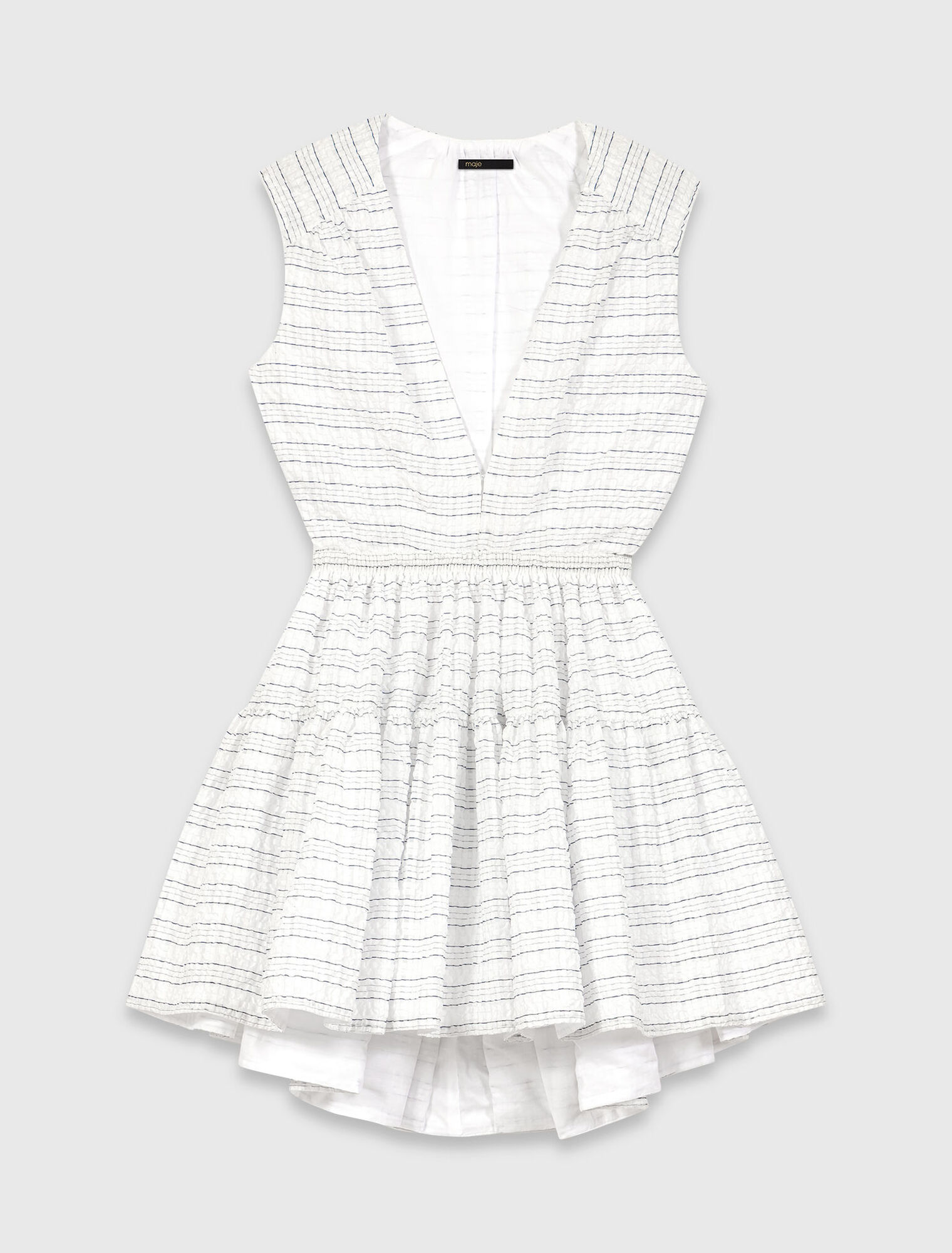 Robe courte &eacute;vas&eacute;e et dos ouvert