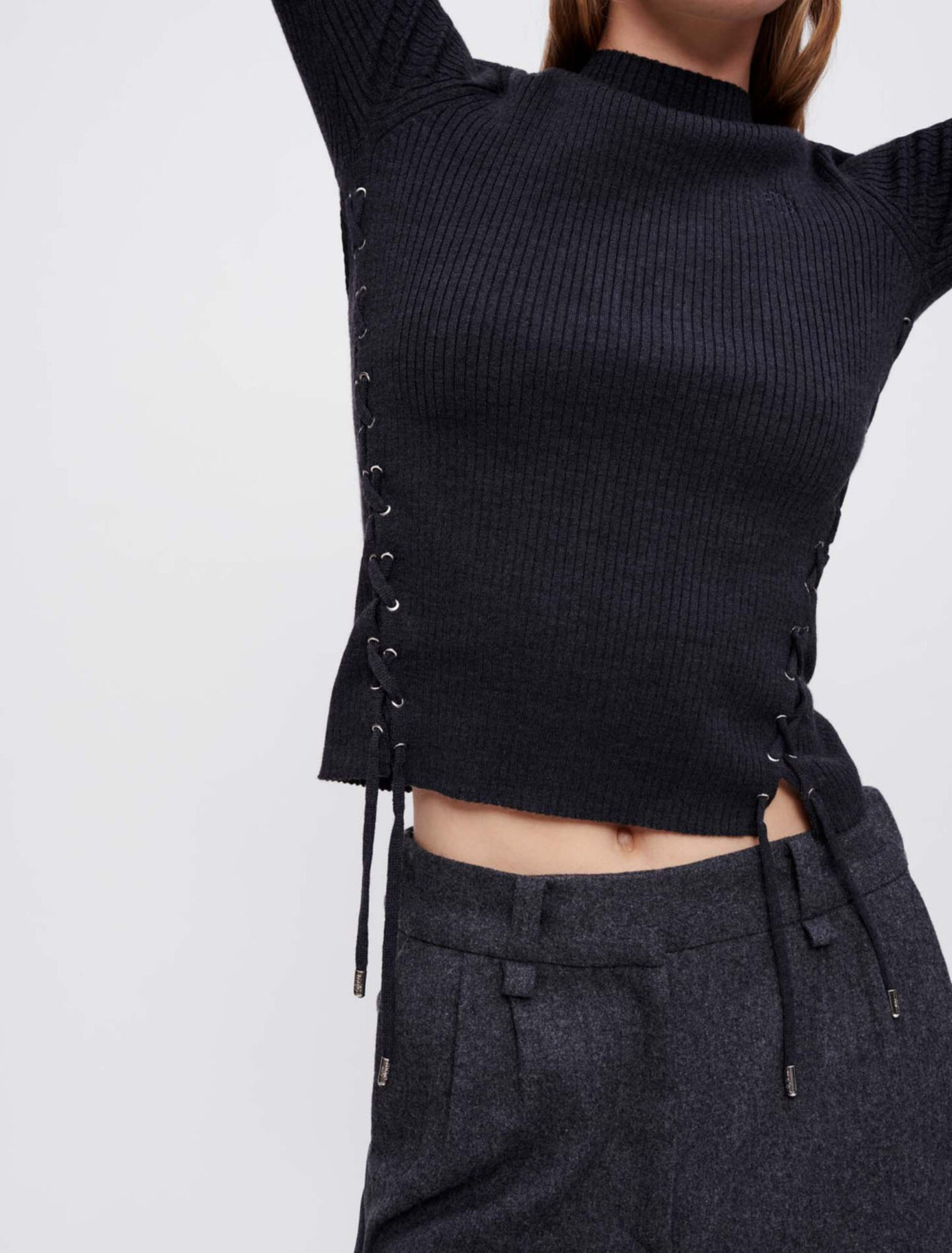 Close-fitting sweater with eyelets