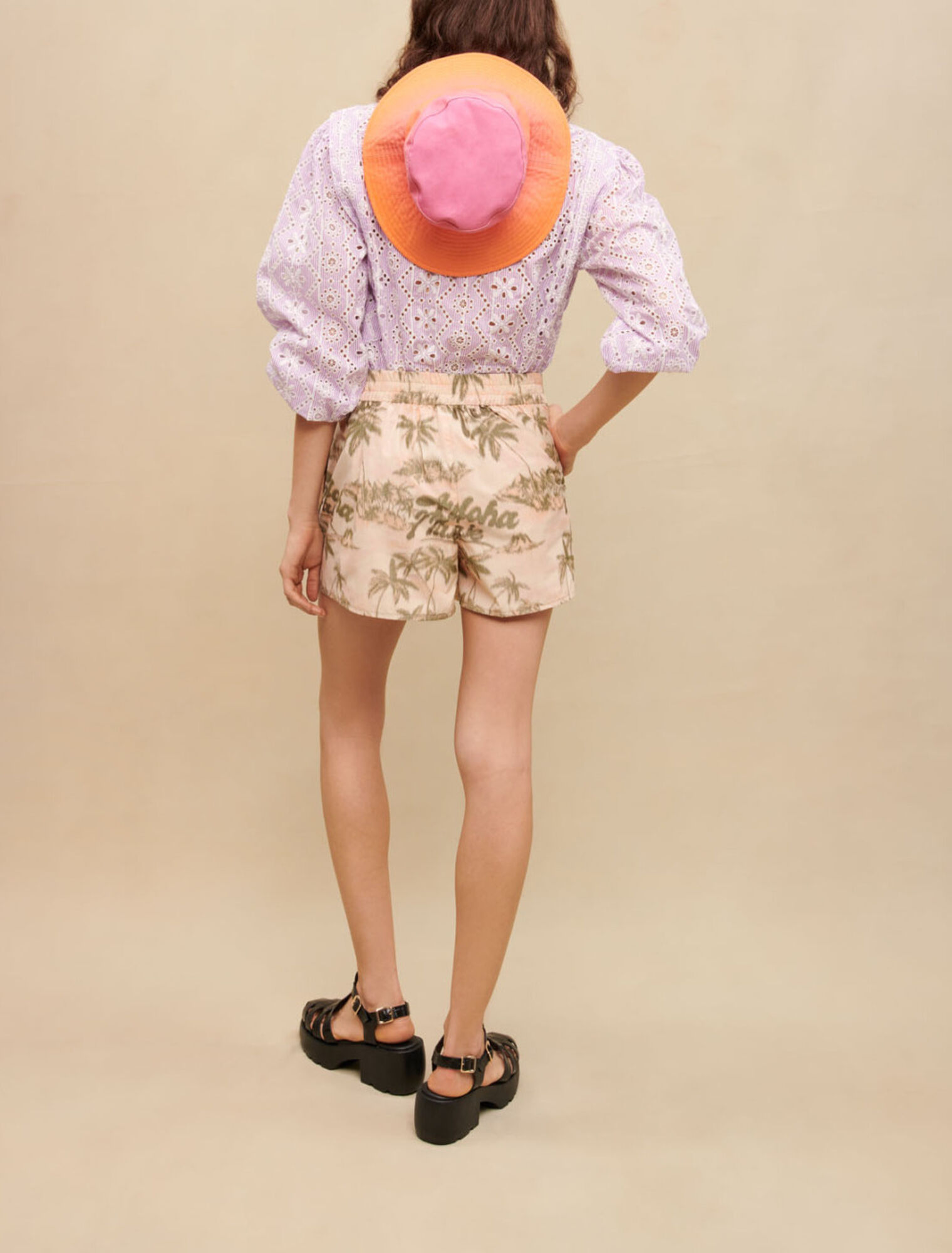 Short à motifs palmiers
