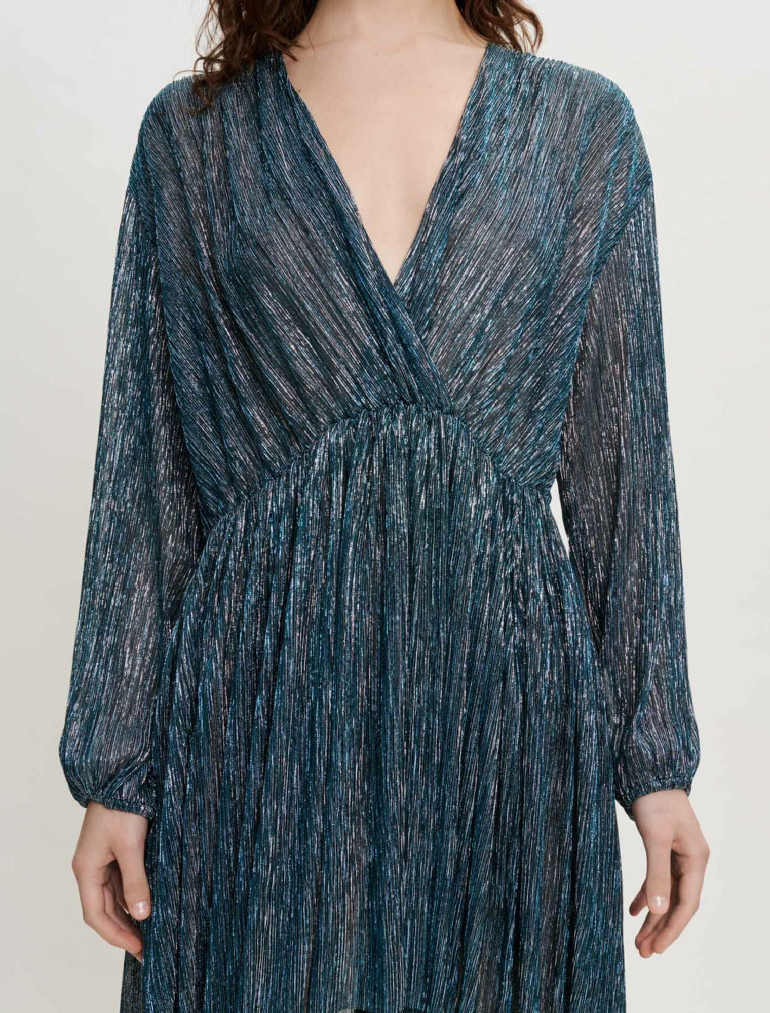 Robe entièrement plissée avec brillance