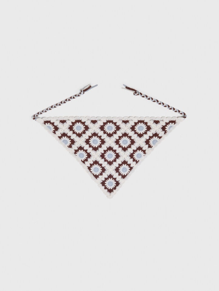 Foulard triangle en maille
