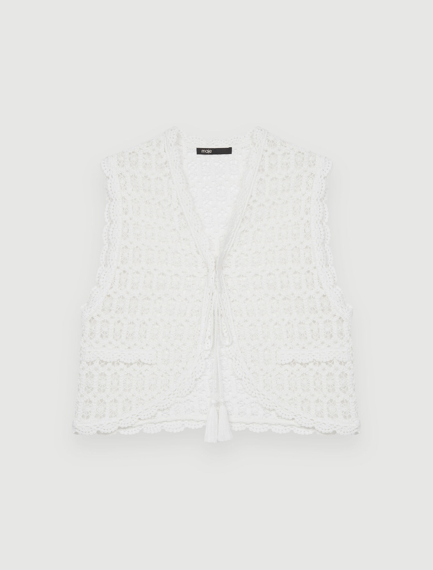Small sleeveless jacket in guipure