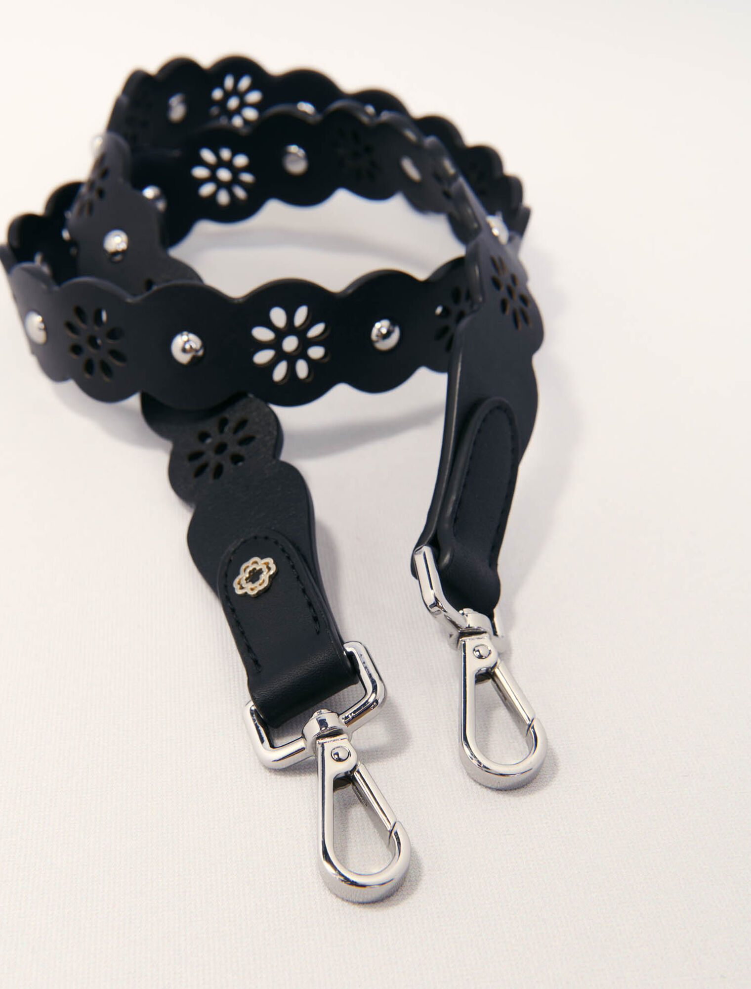 Strap façon fleur perforé
