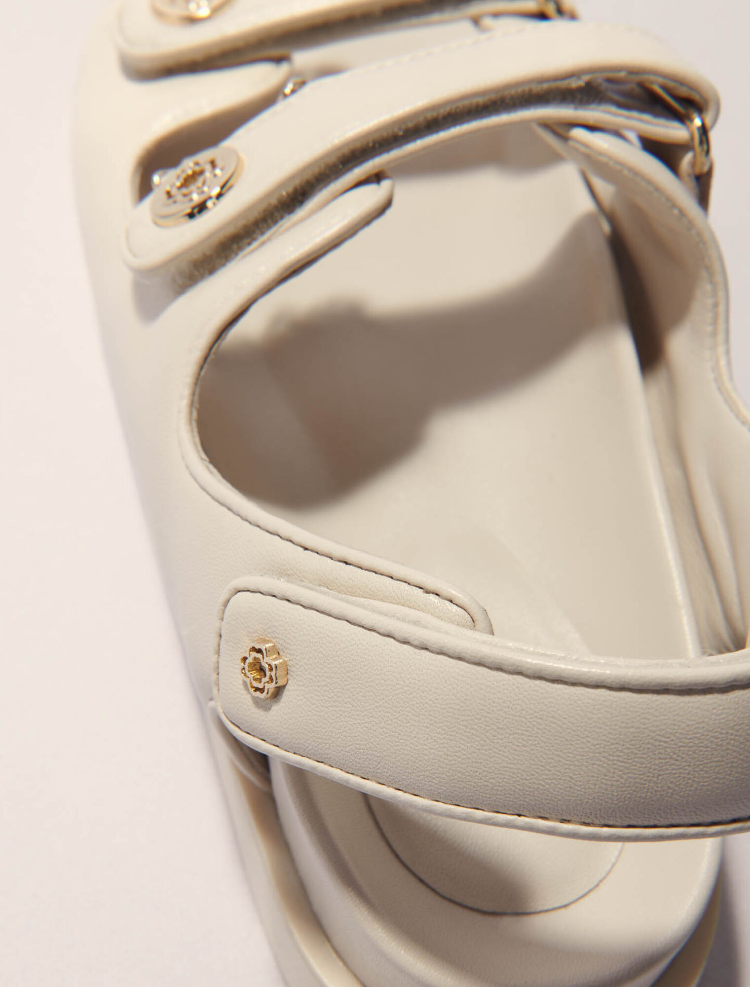 Flat leather sandals