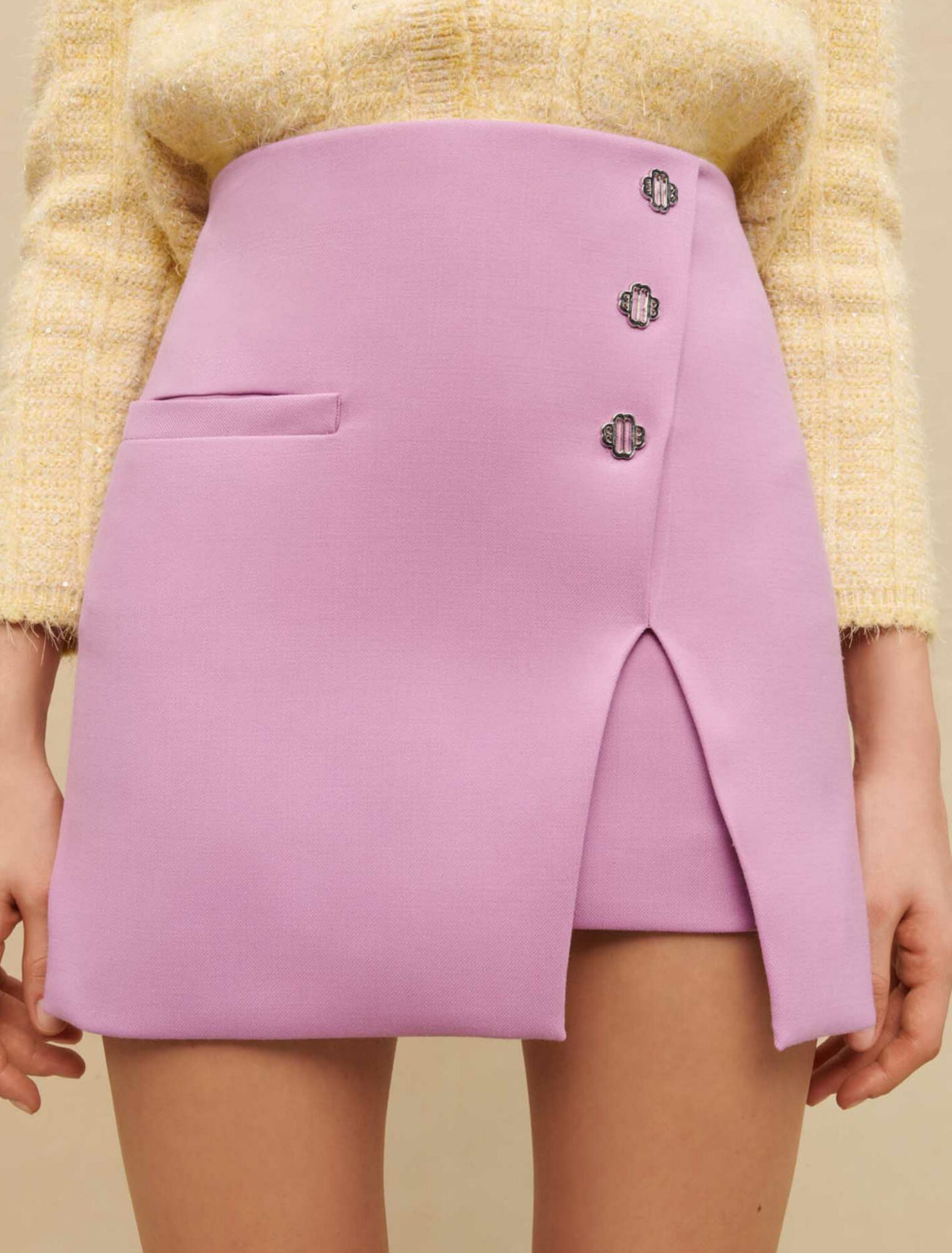 Jupe courte à boutons