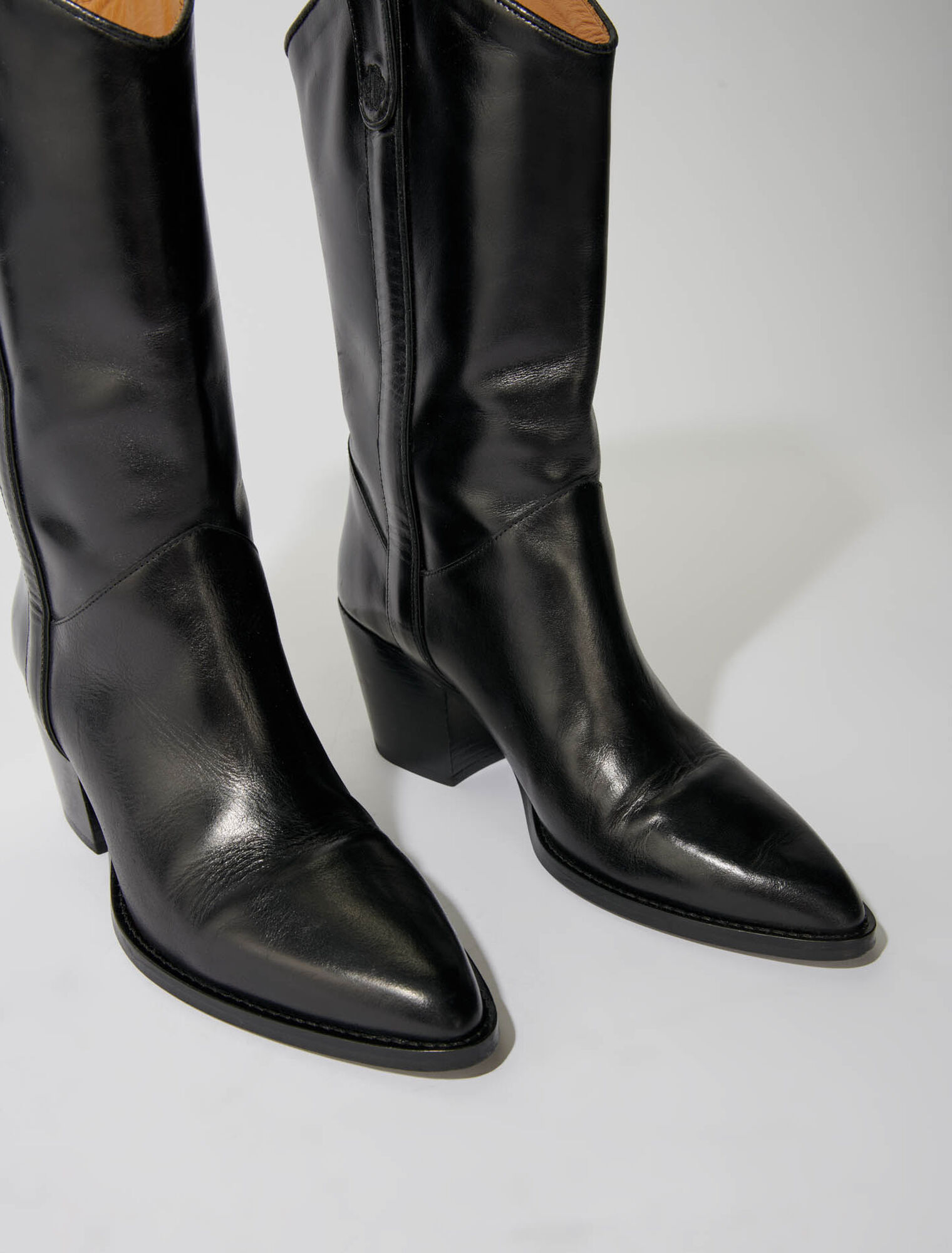 Heeled leather boots