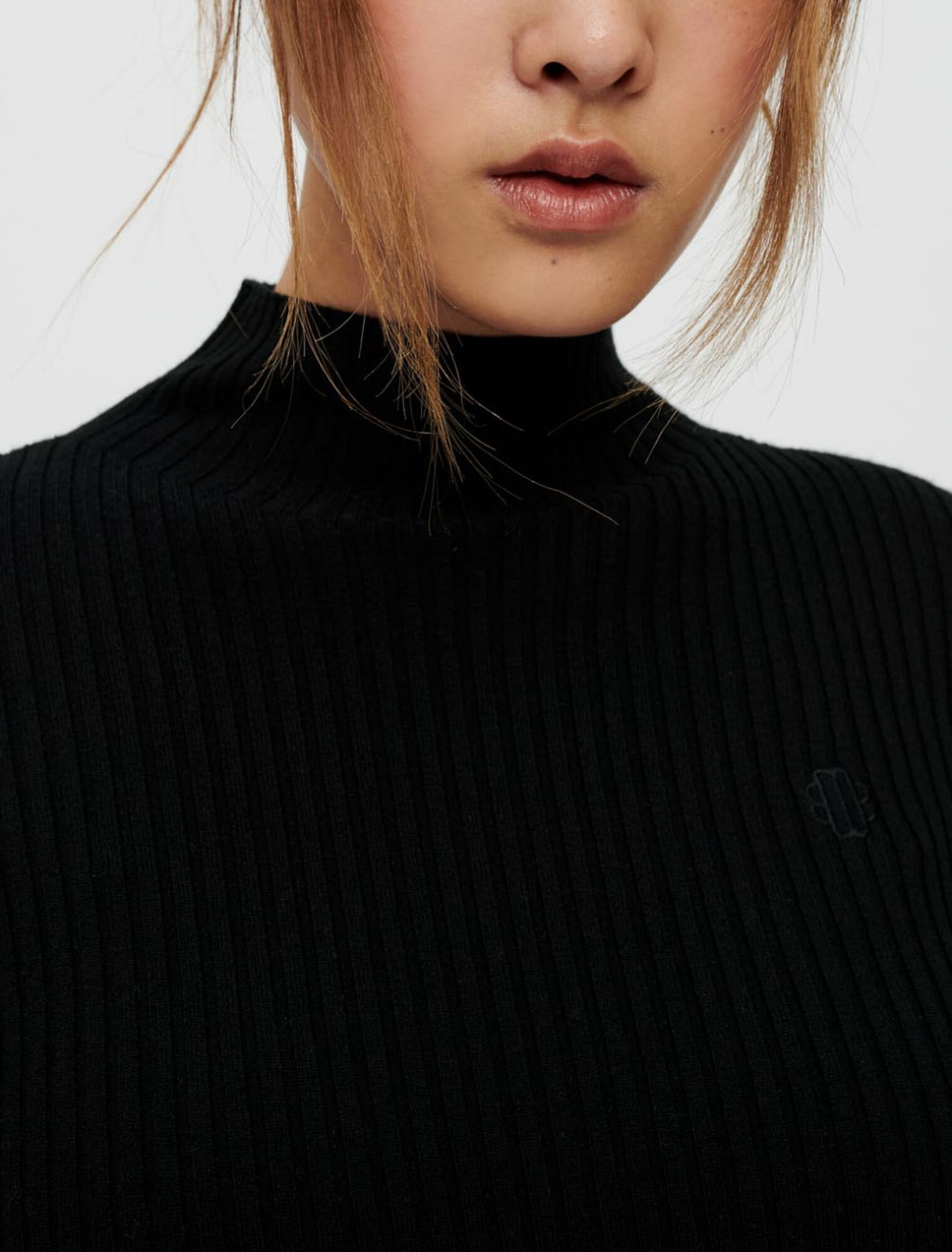 Close-fitting openwork sleeve jumper