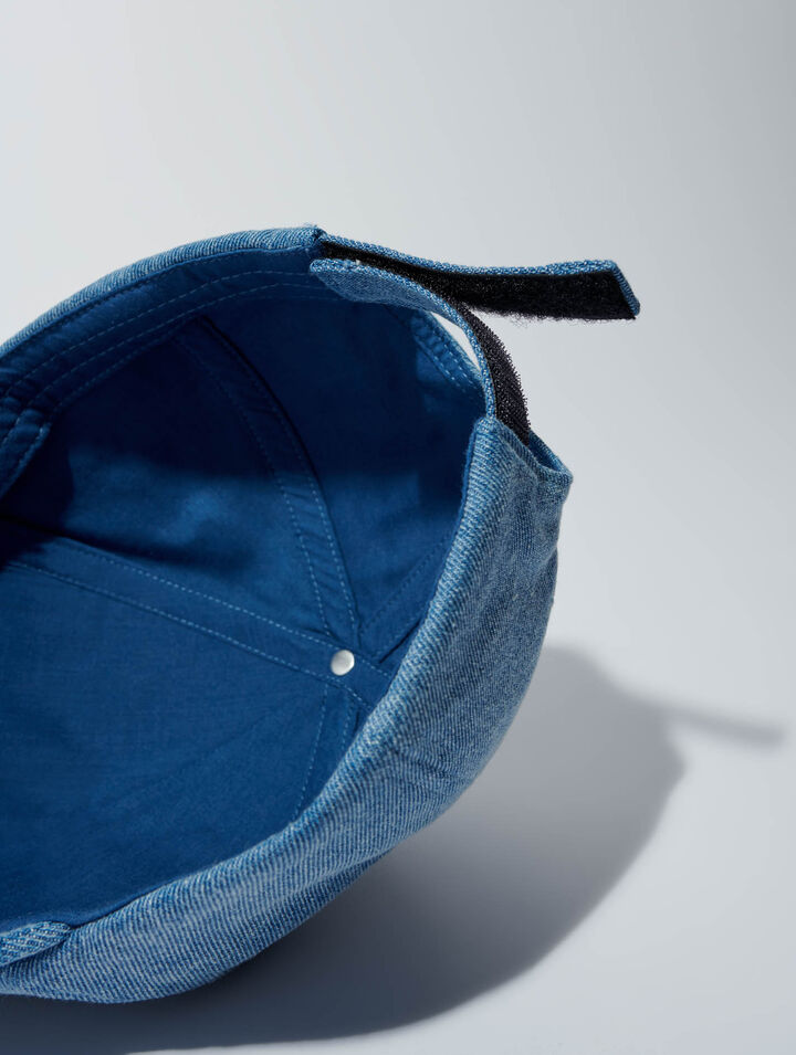 Denim cap with clover logo