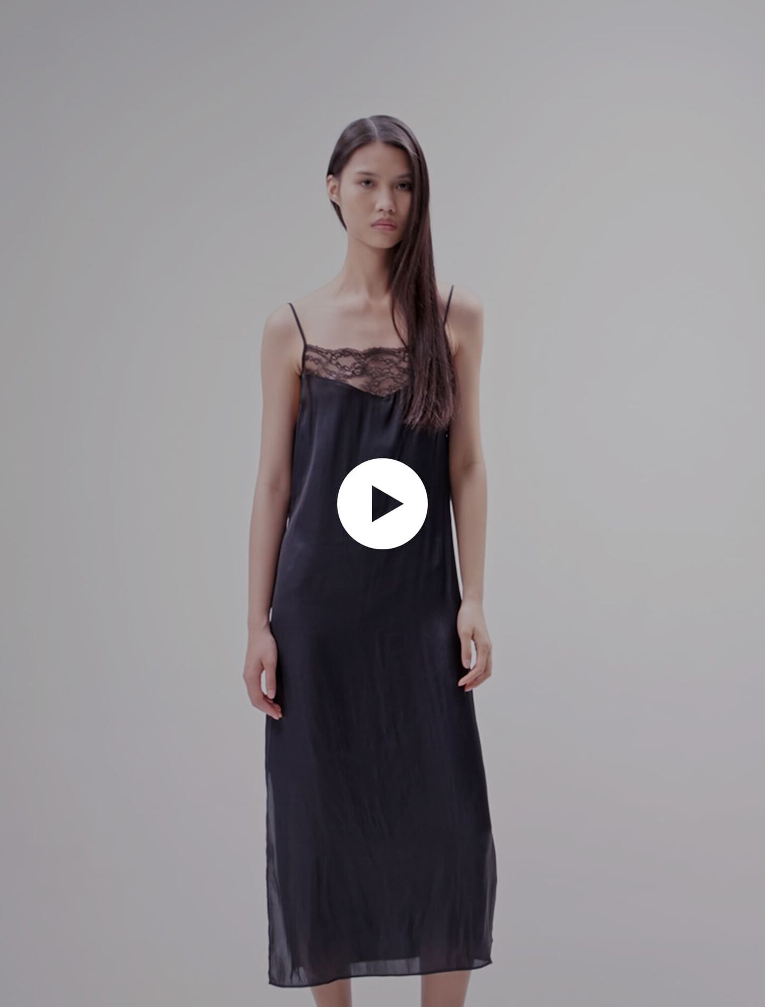 Robe longue satinée