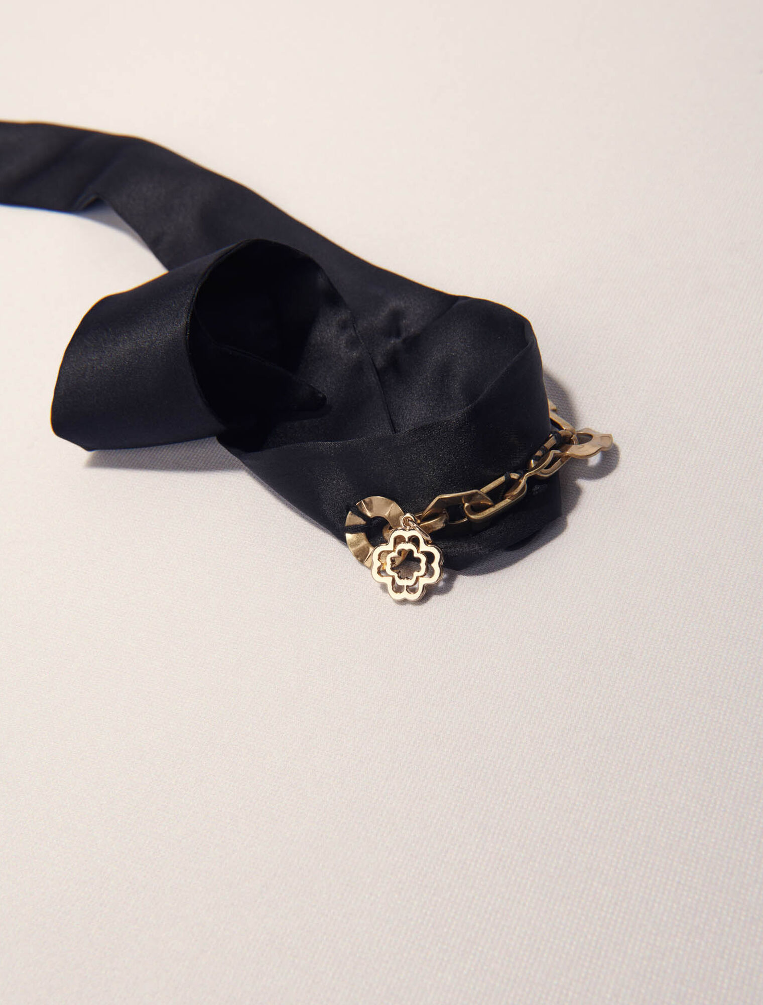 Twill with chain