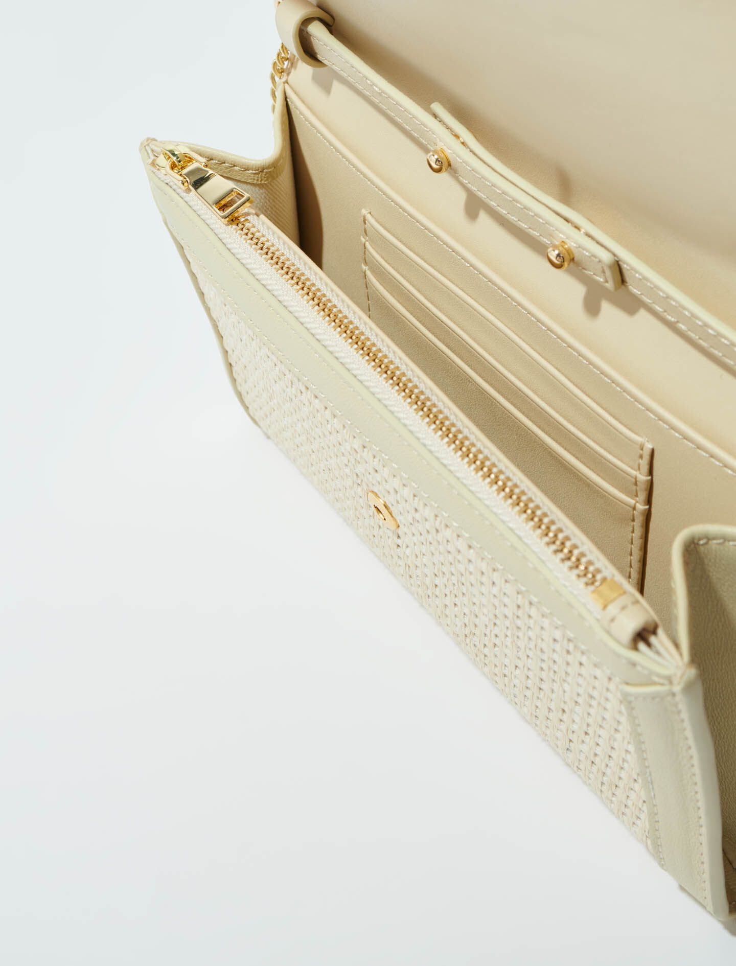 Pochette a chaine effet raphia