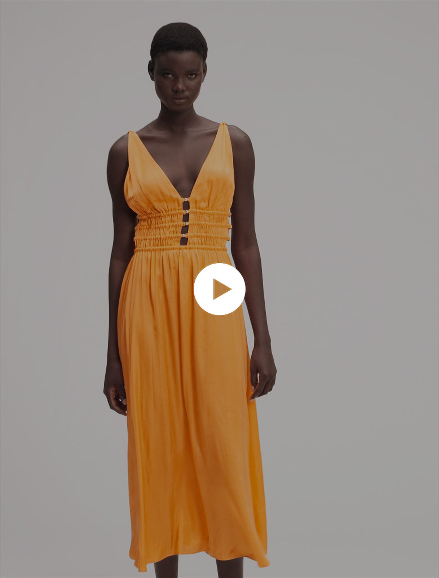 Robe longue satinée