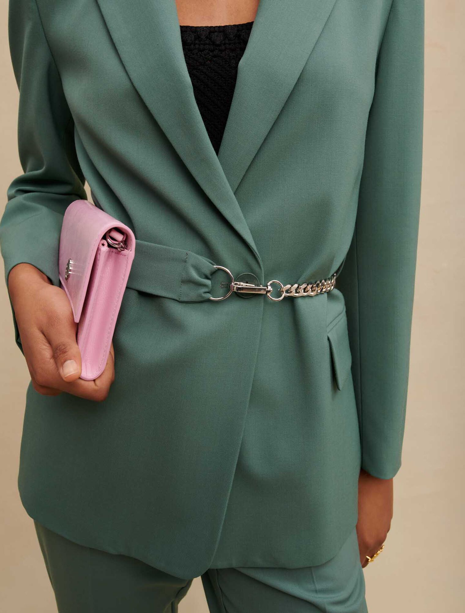 Veste tailleur à ceinture chaîne