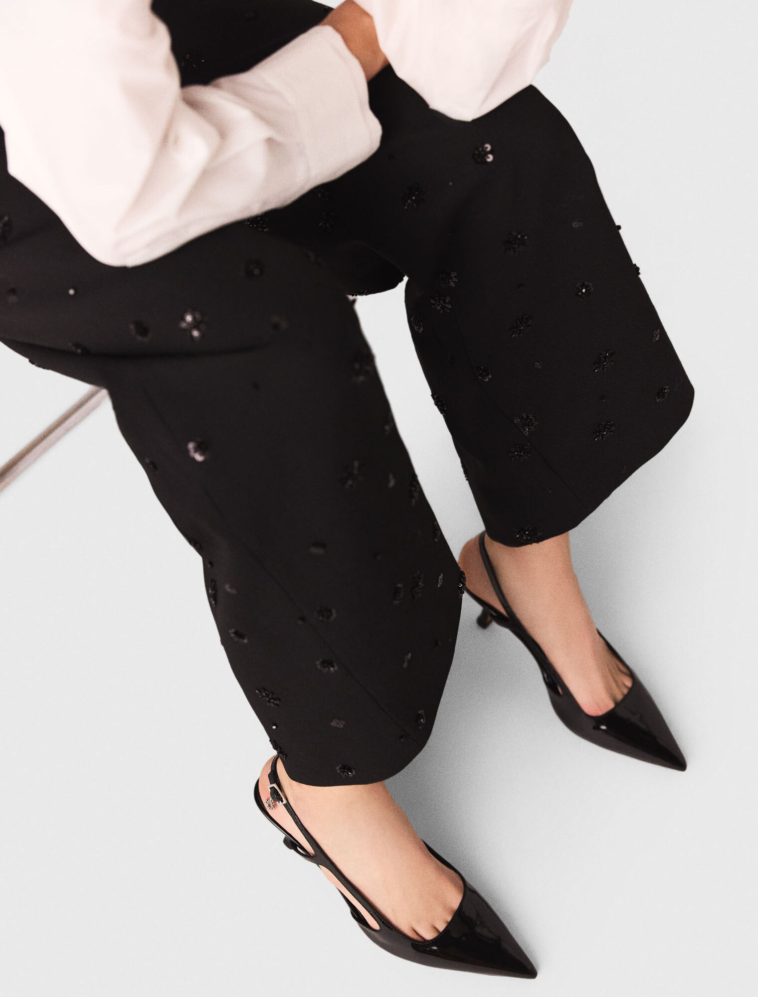 Pantalon à bretelles brodé