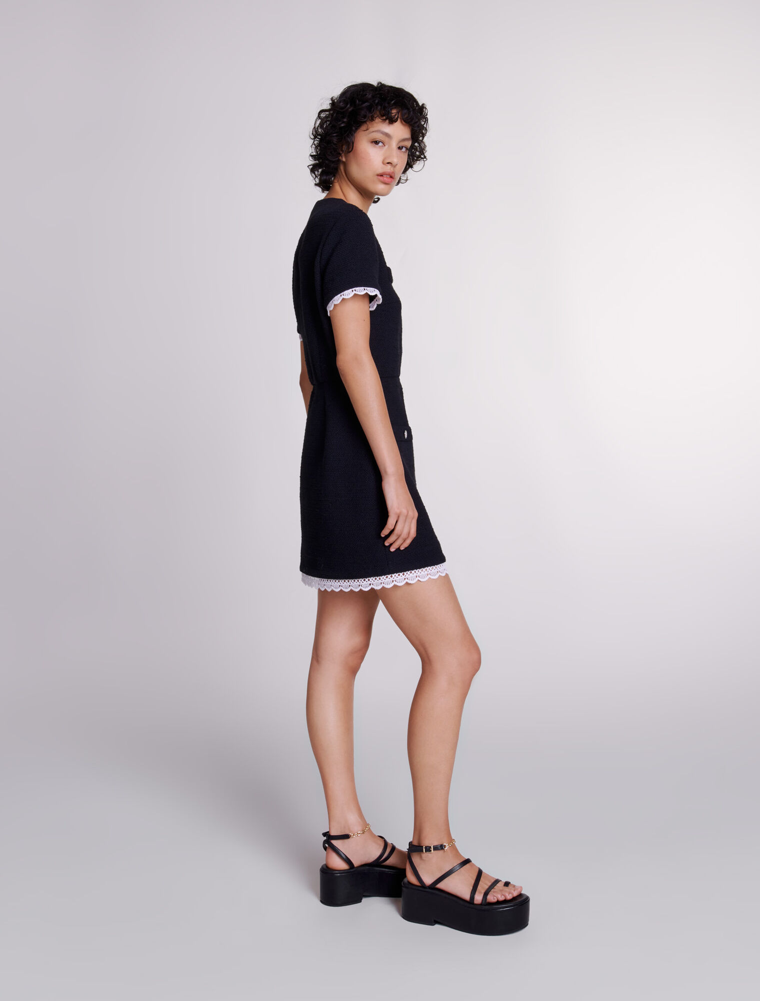 Robe courte en tweed à galons