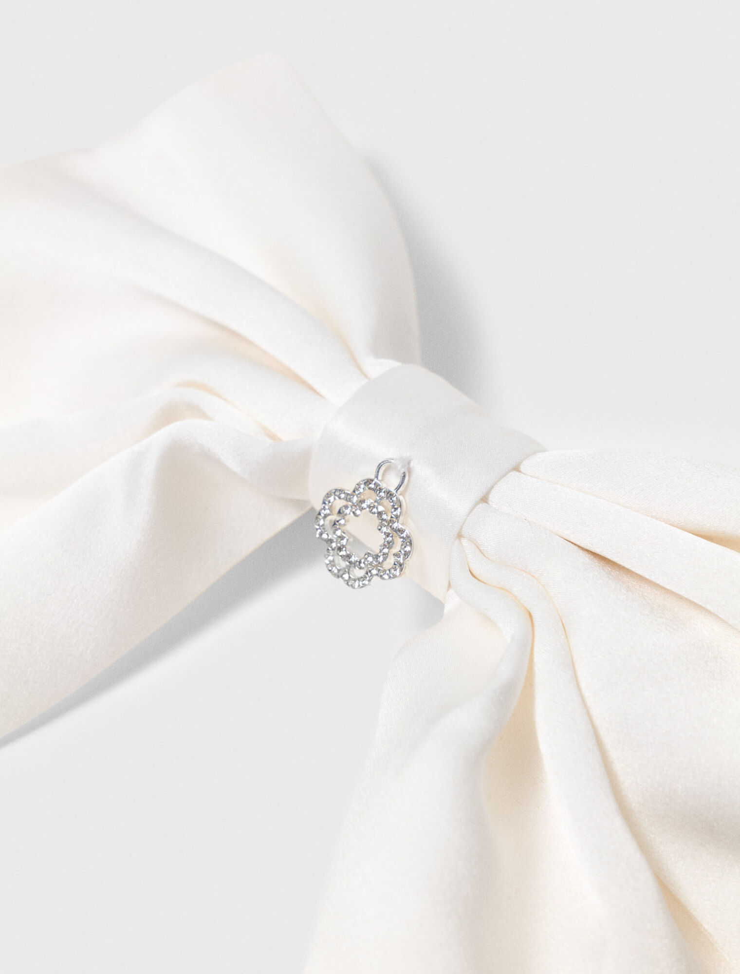 Barette n&oelig;ud en satin