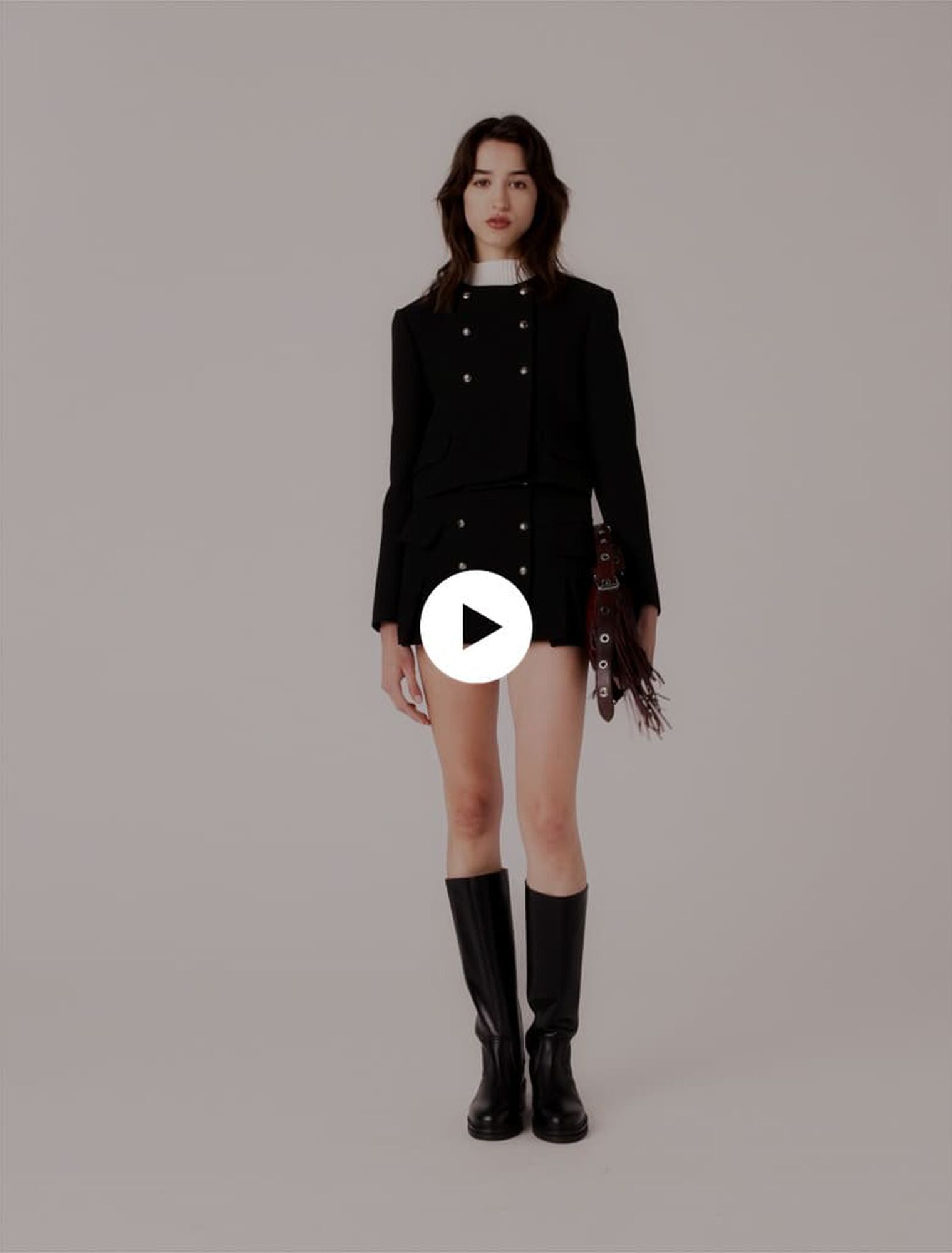 Veste courte avec boutons dorés