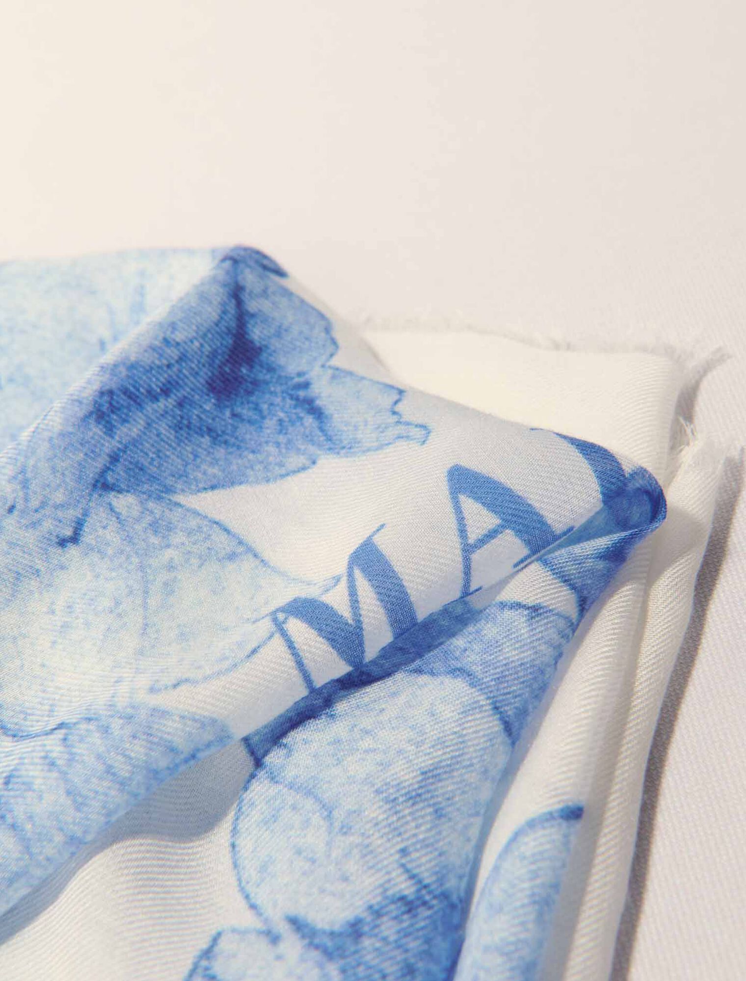 140x140 Watercolour theme shawl