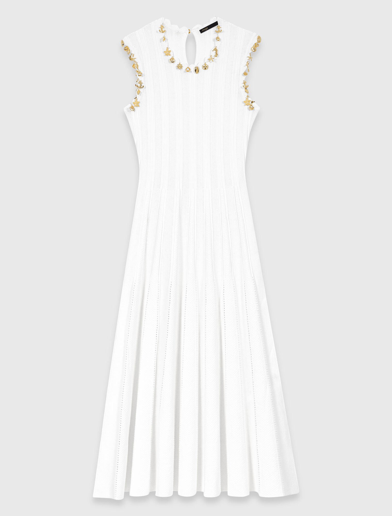 Robe en maille avec bijoux dor&eacute;s