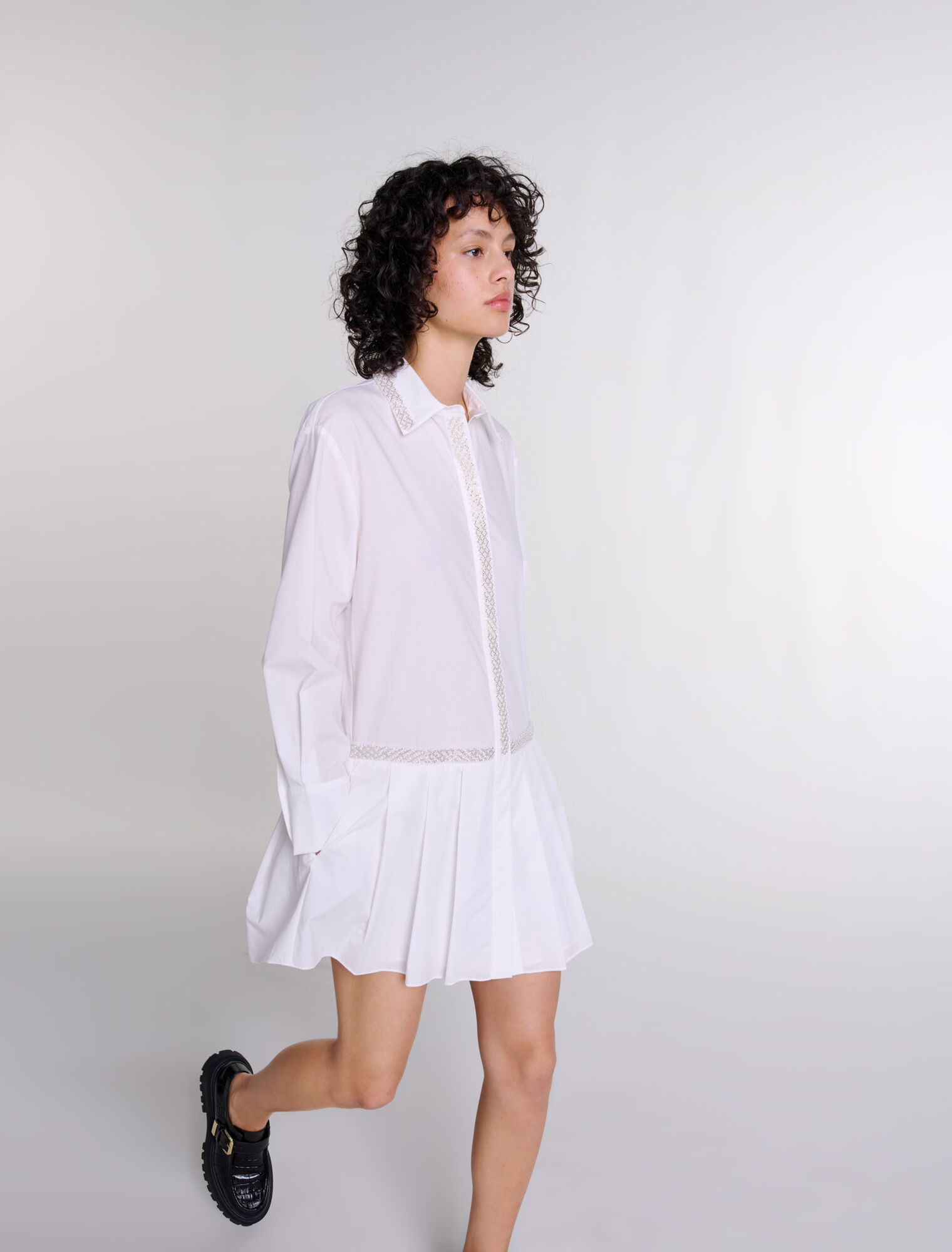 Robe chemise ornée de perles