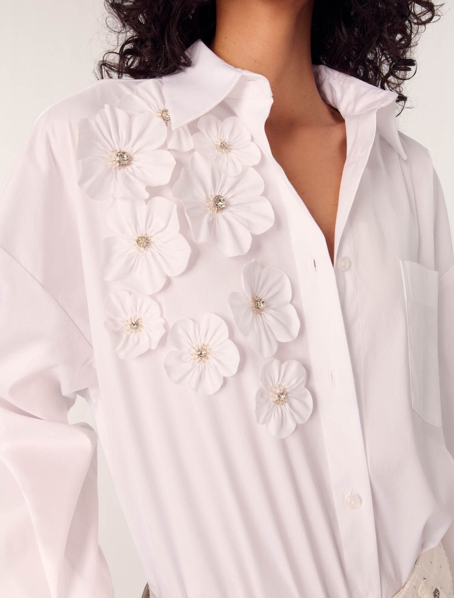 Chemise longue à fleurs brodée