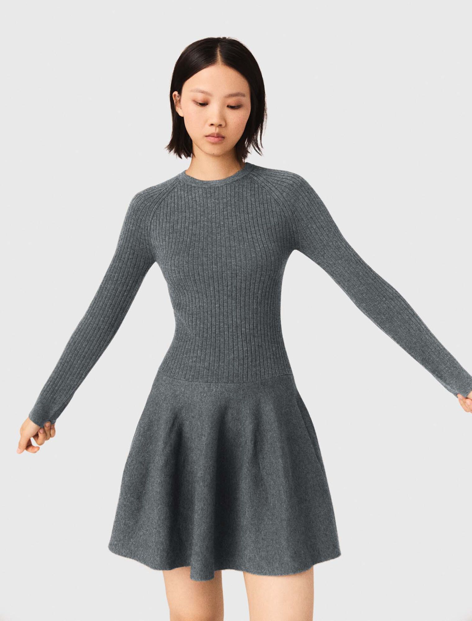 Robe courte en maille à col perlé