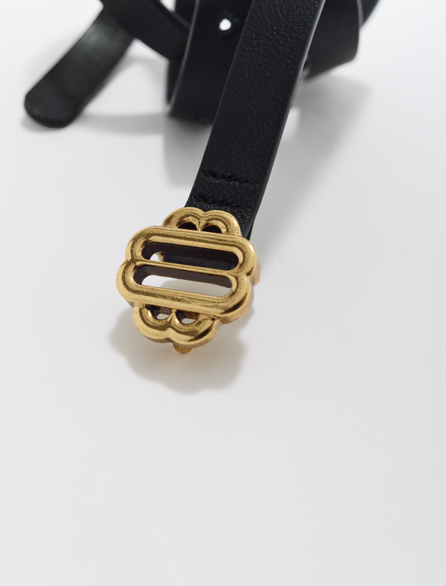 Ceinture fine en cuir noir boucle dorée