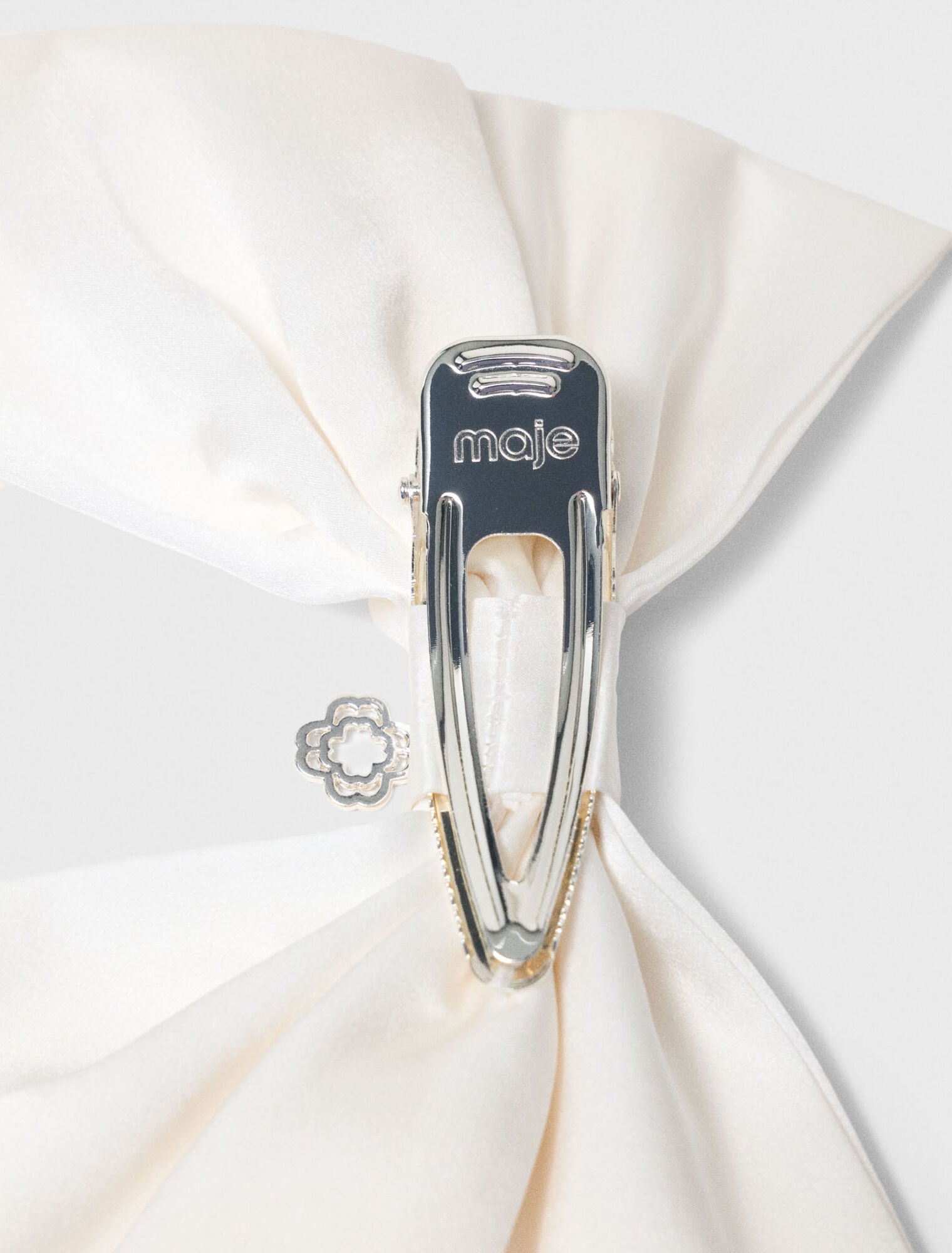 Barette n&oelig;ud en satin