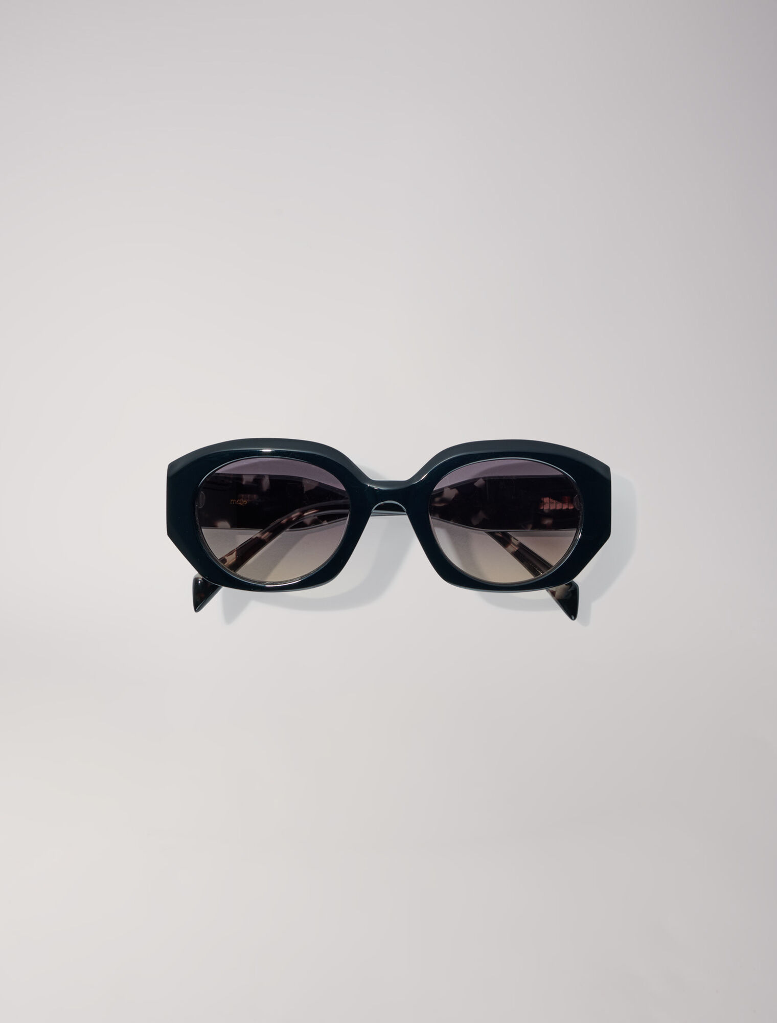 Round acetate glasses