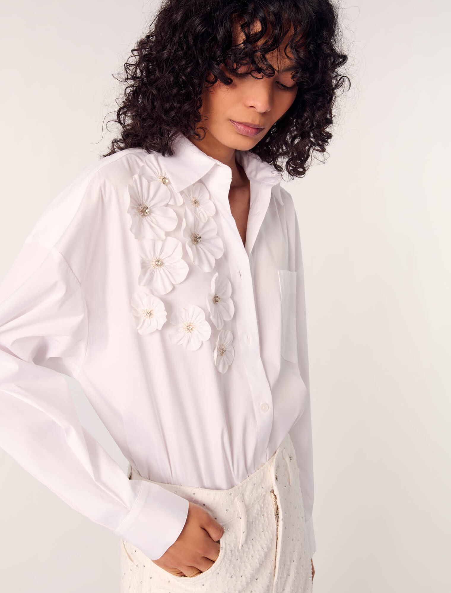 Chemise longue à fleurs brodée